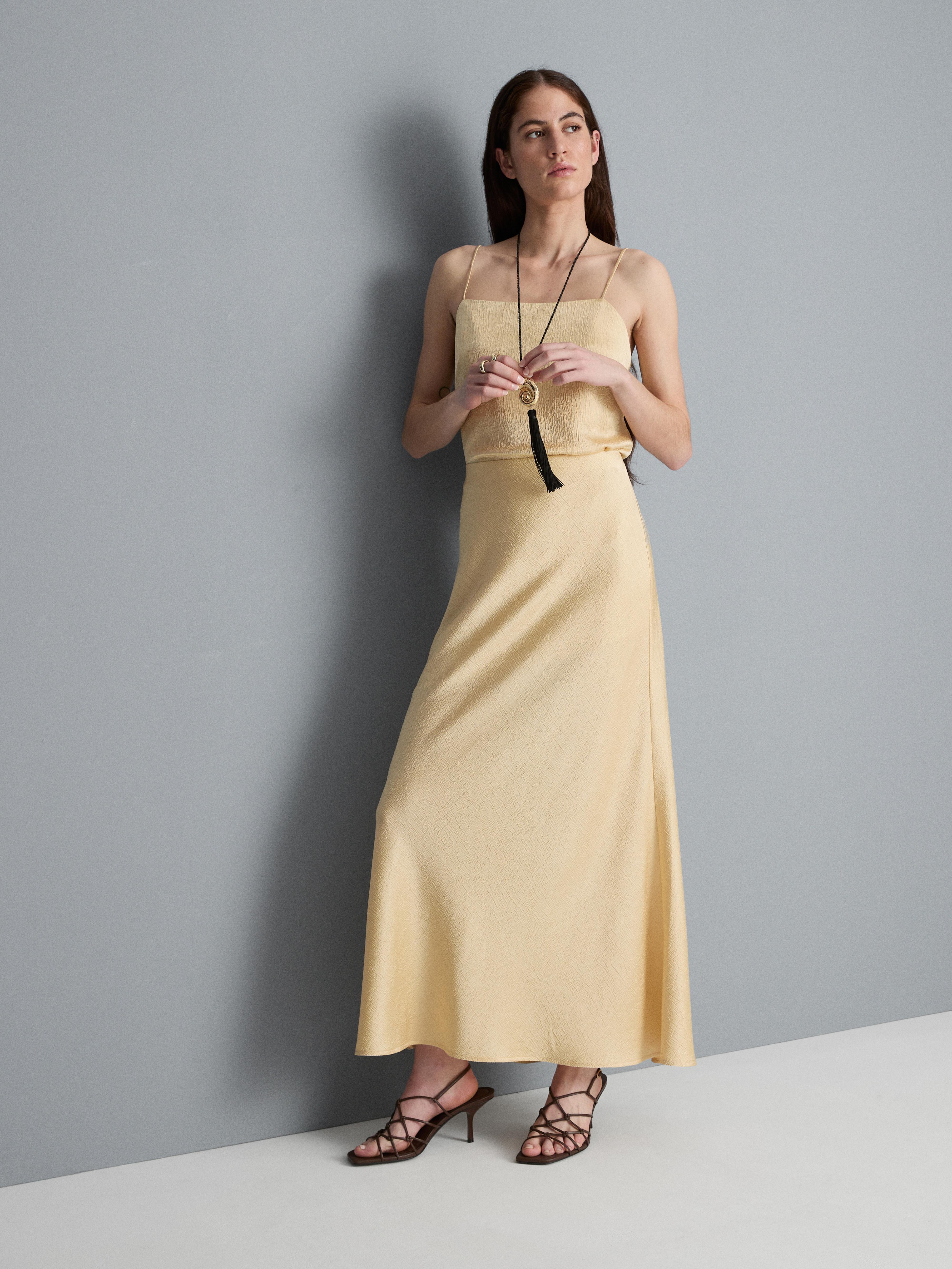 Trapezowa satynowa spódnica maxi