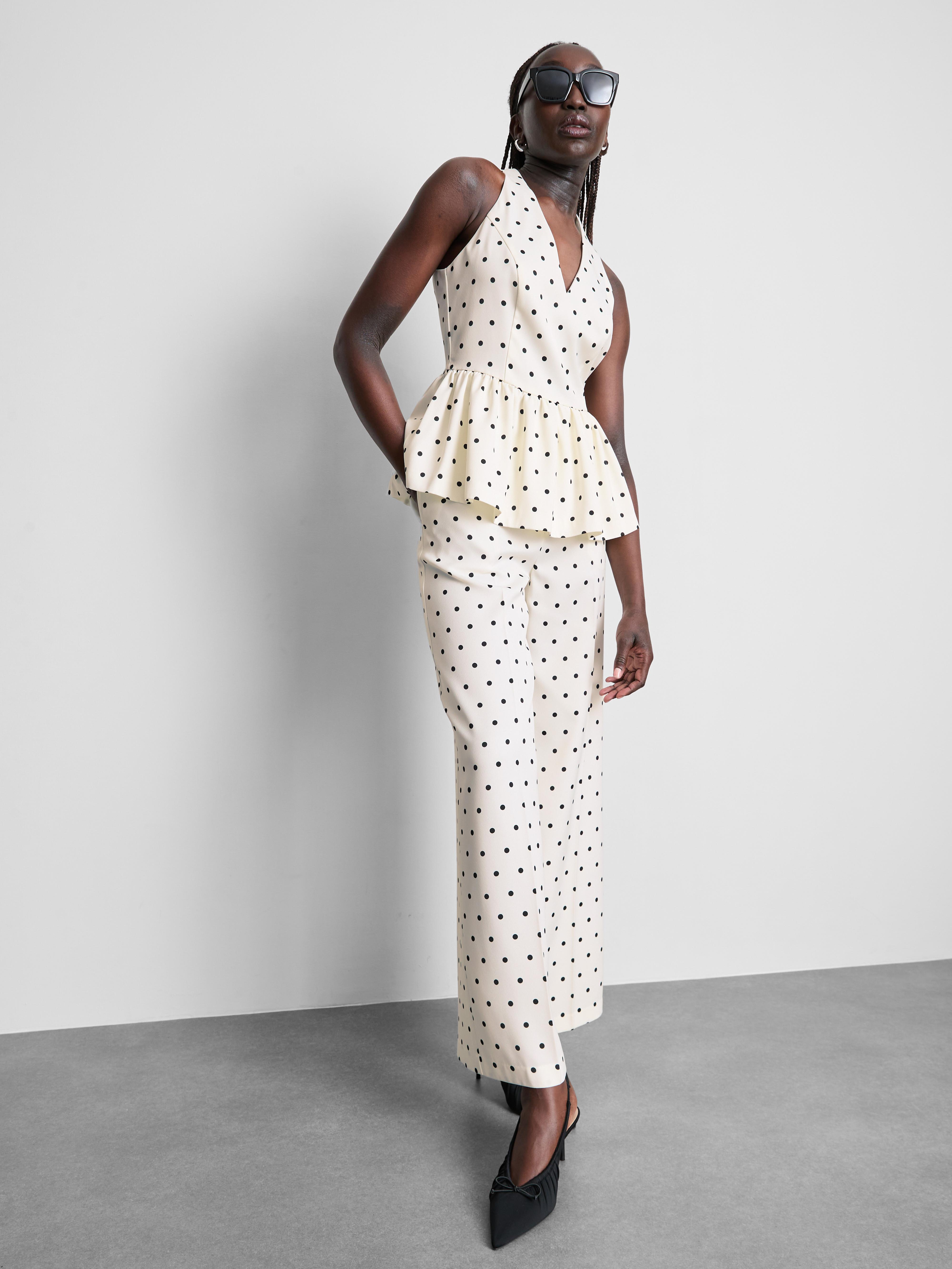 Top de escote halter a lunares con péplum