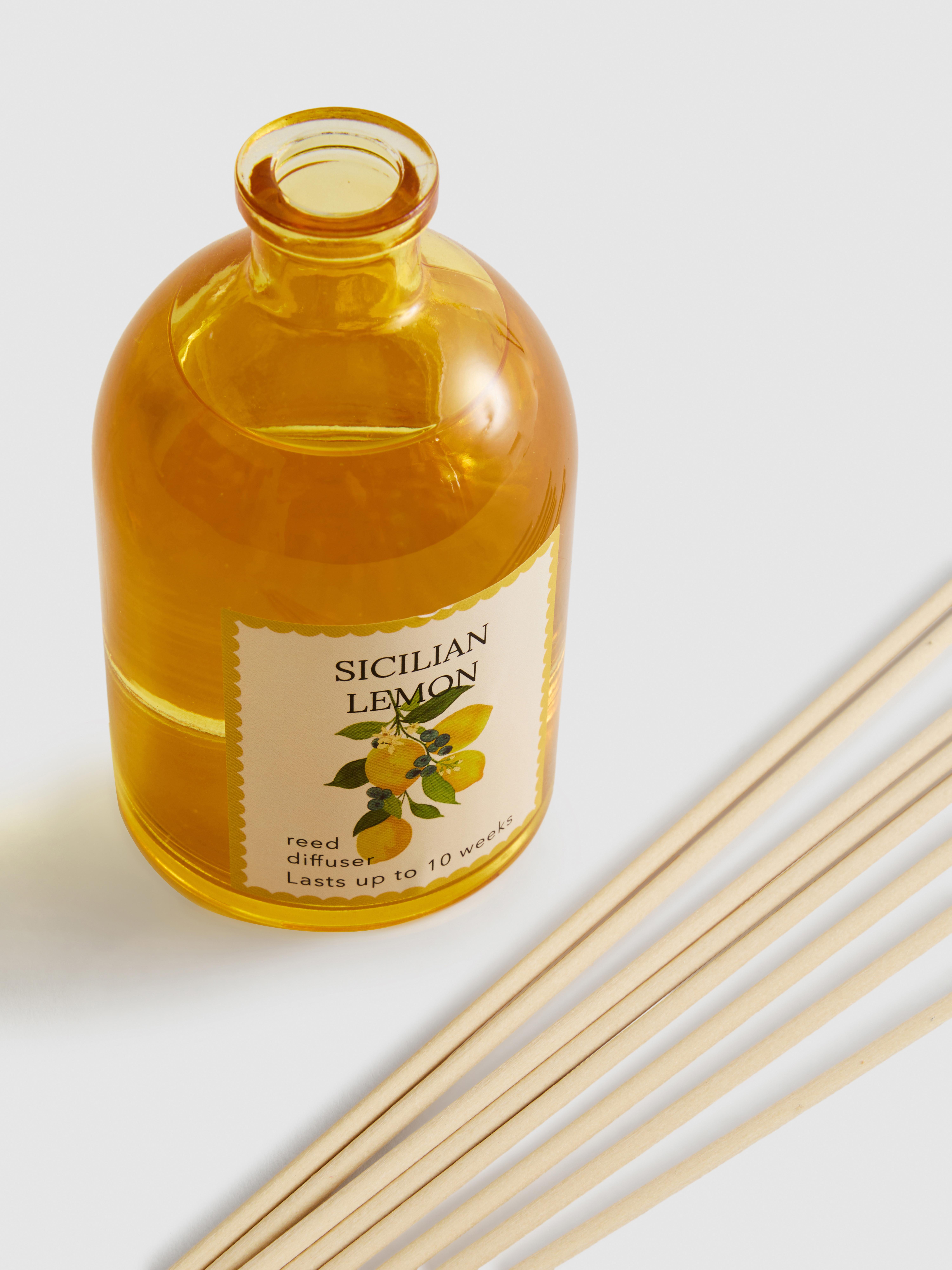 Fruit-Scented Reed Diffuser