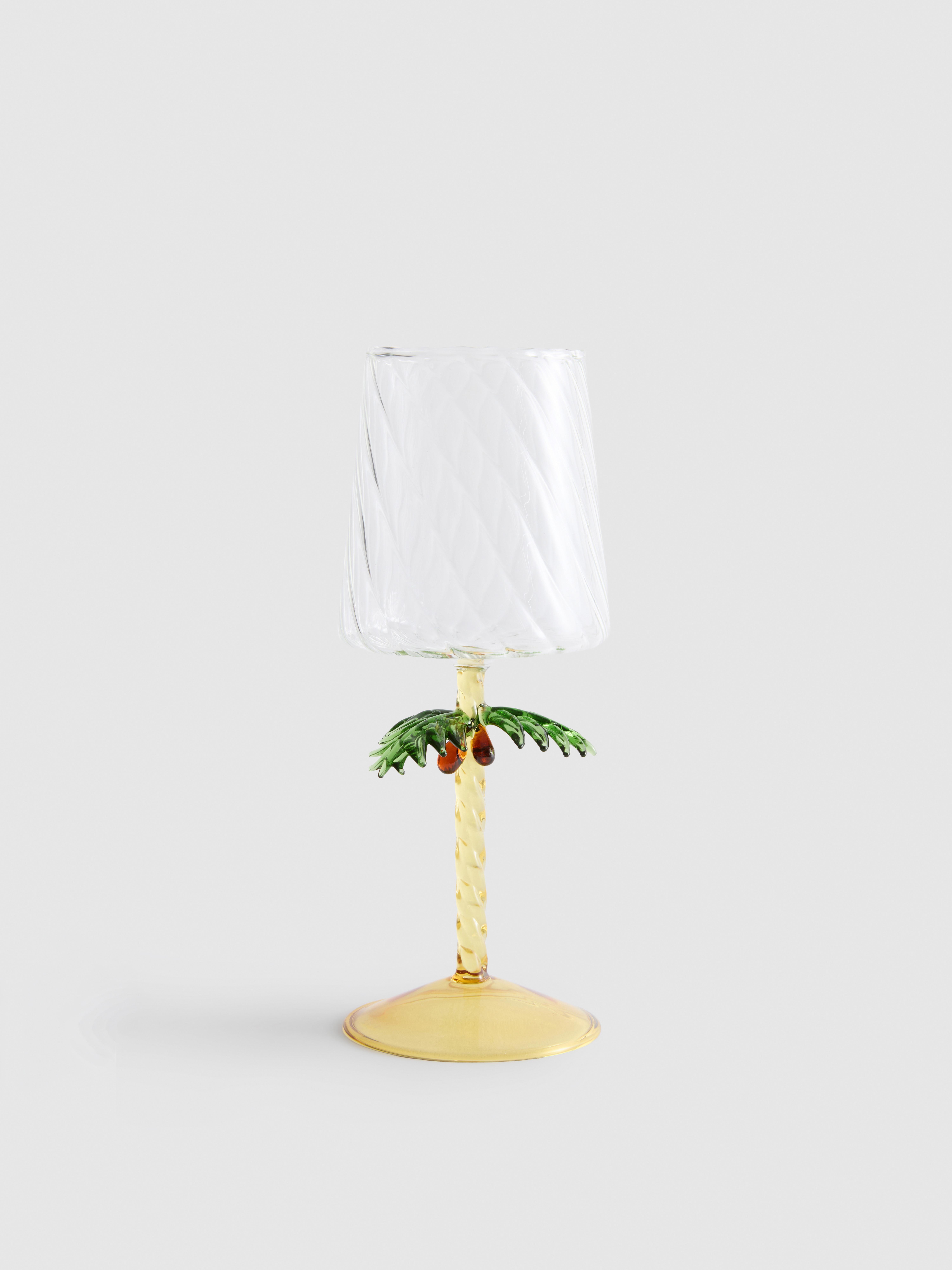 Wijnglas met gedraaide palmboomsteel