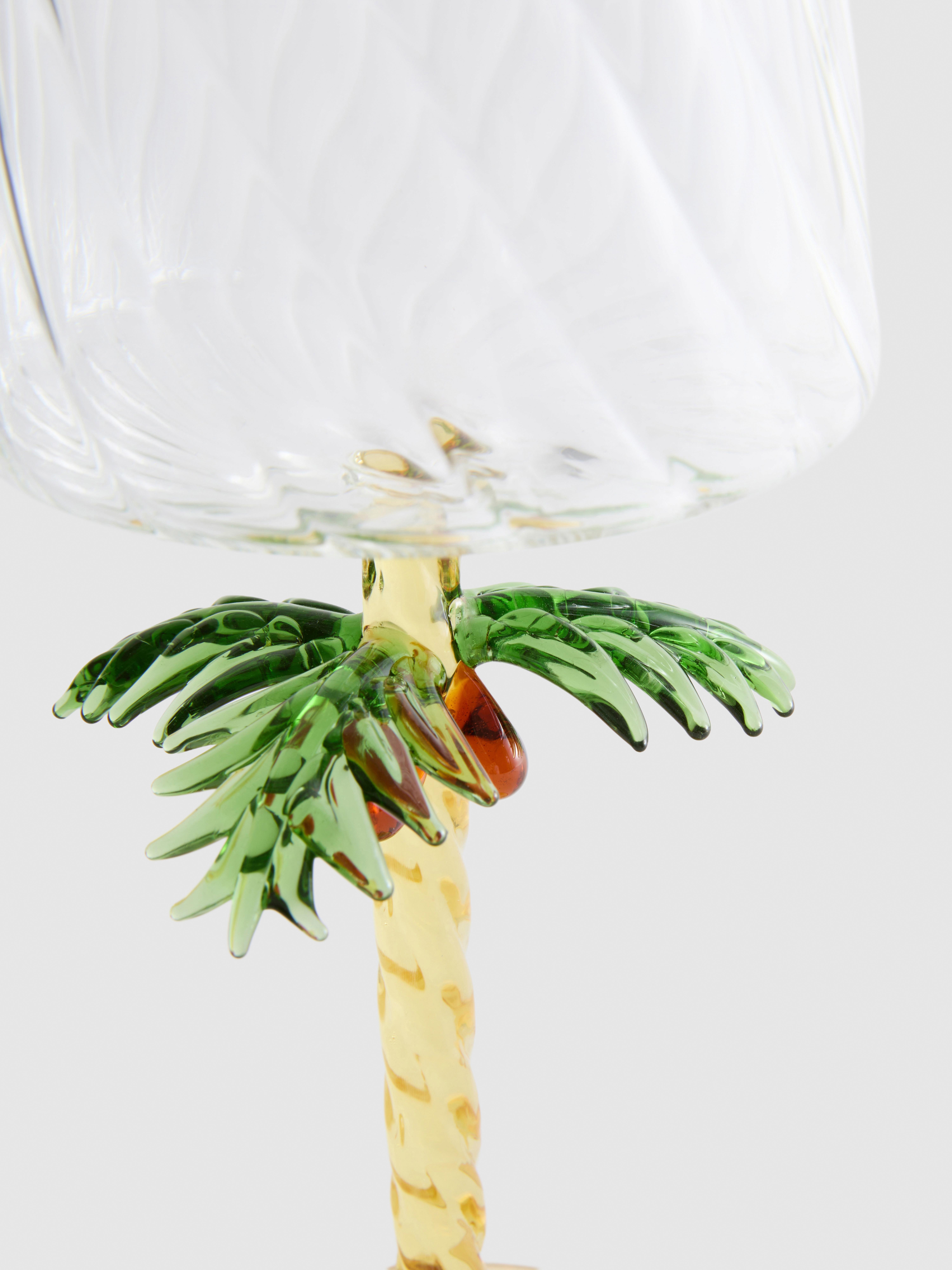 Wijnglas met gedraaide palmboomsteel