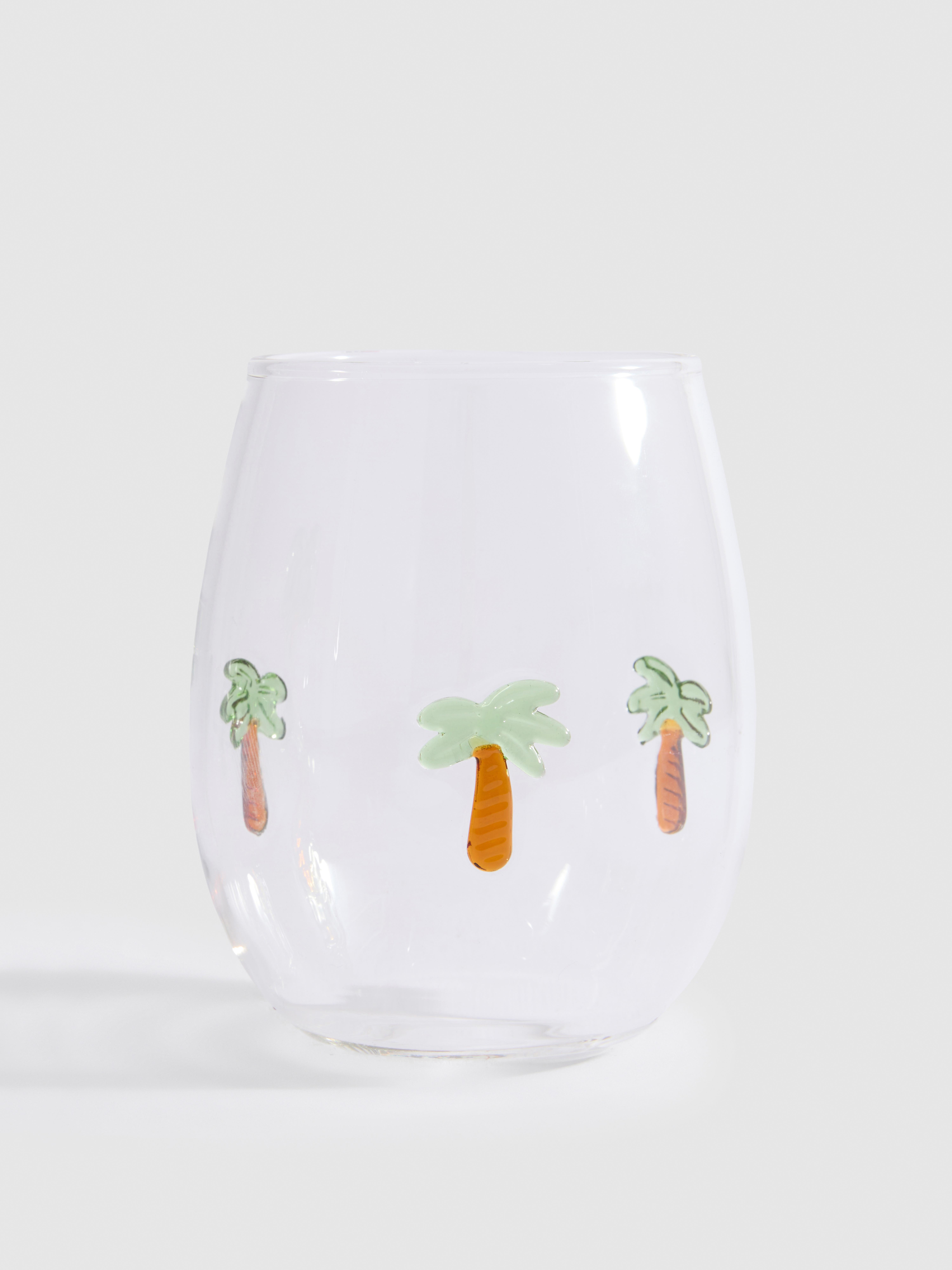 Okrągła szklanka o oryginalnym wzorze