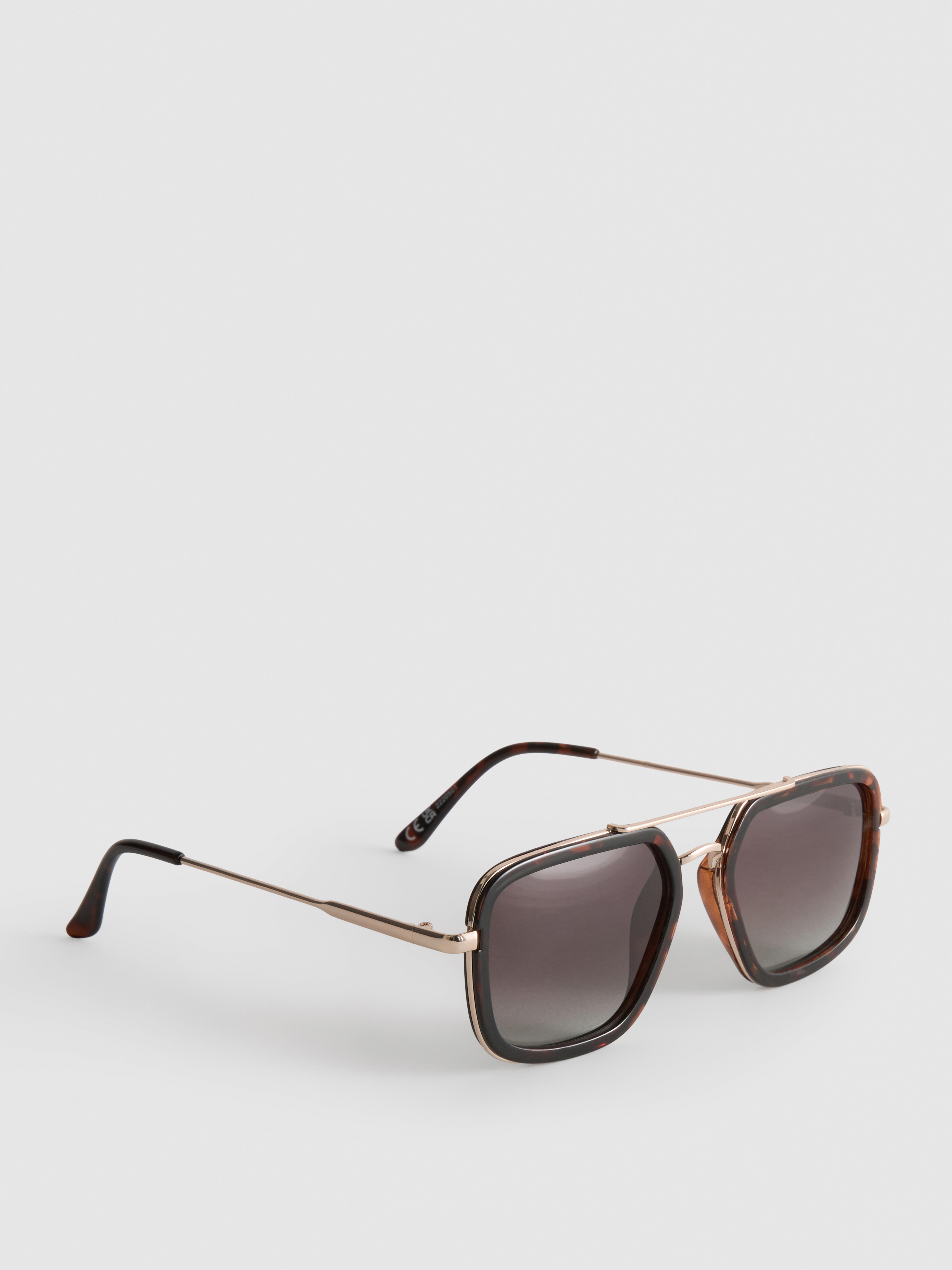 Aviator Style Sunglasses