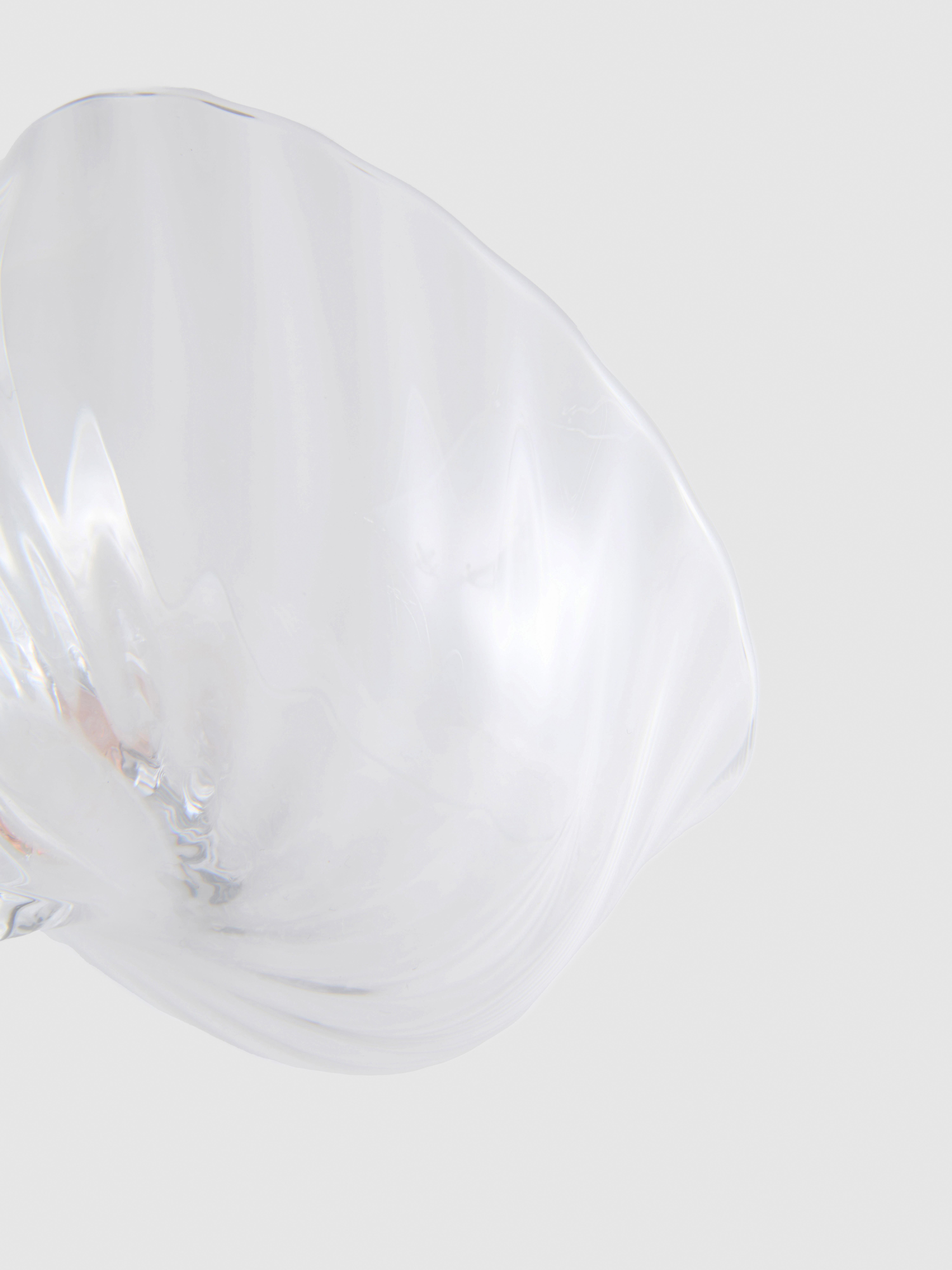 Coupé-Glas mit geschwungenem Stiel