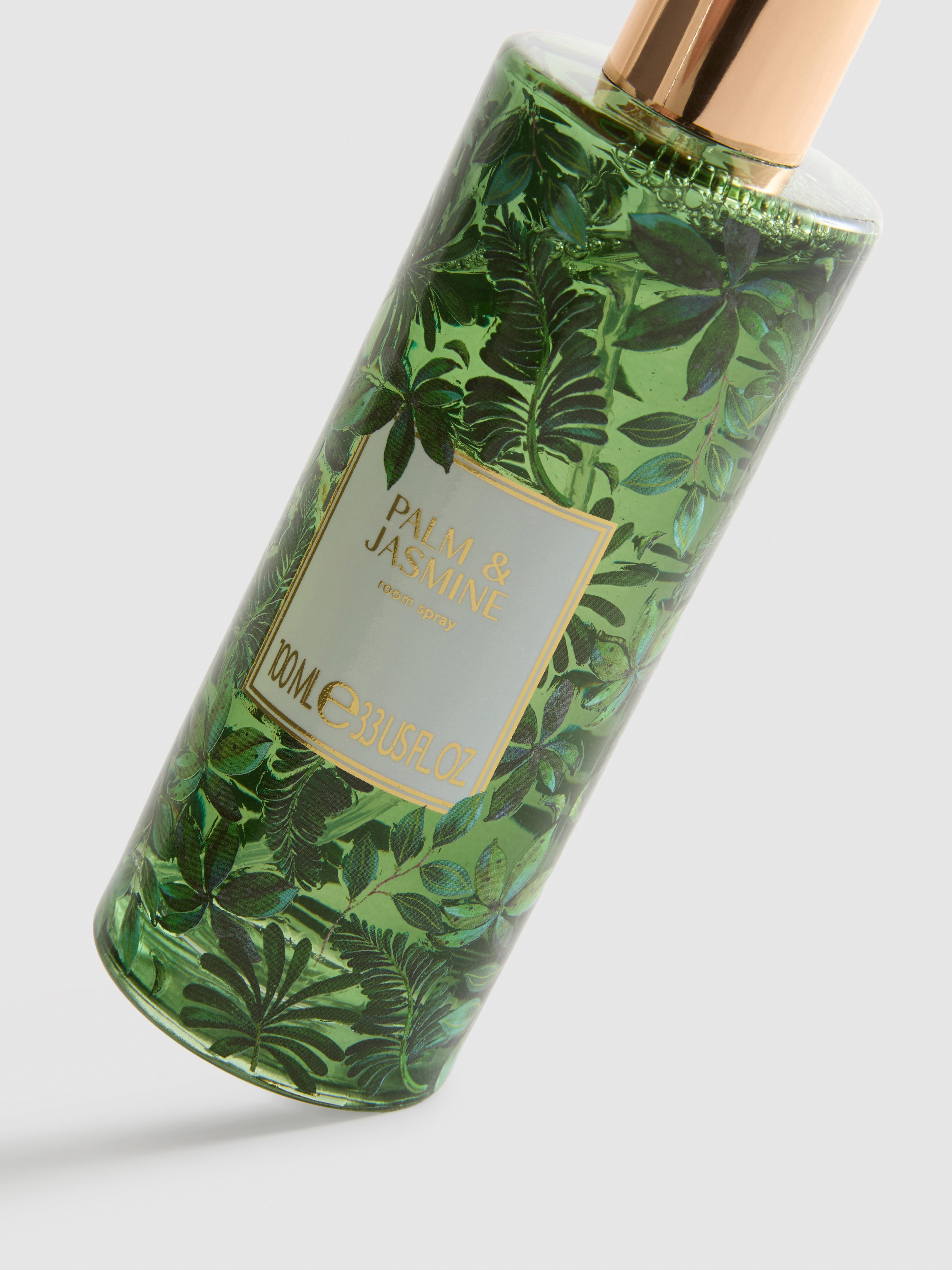 Raumspray in dekorierter Flasche