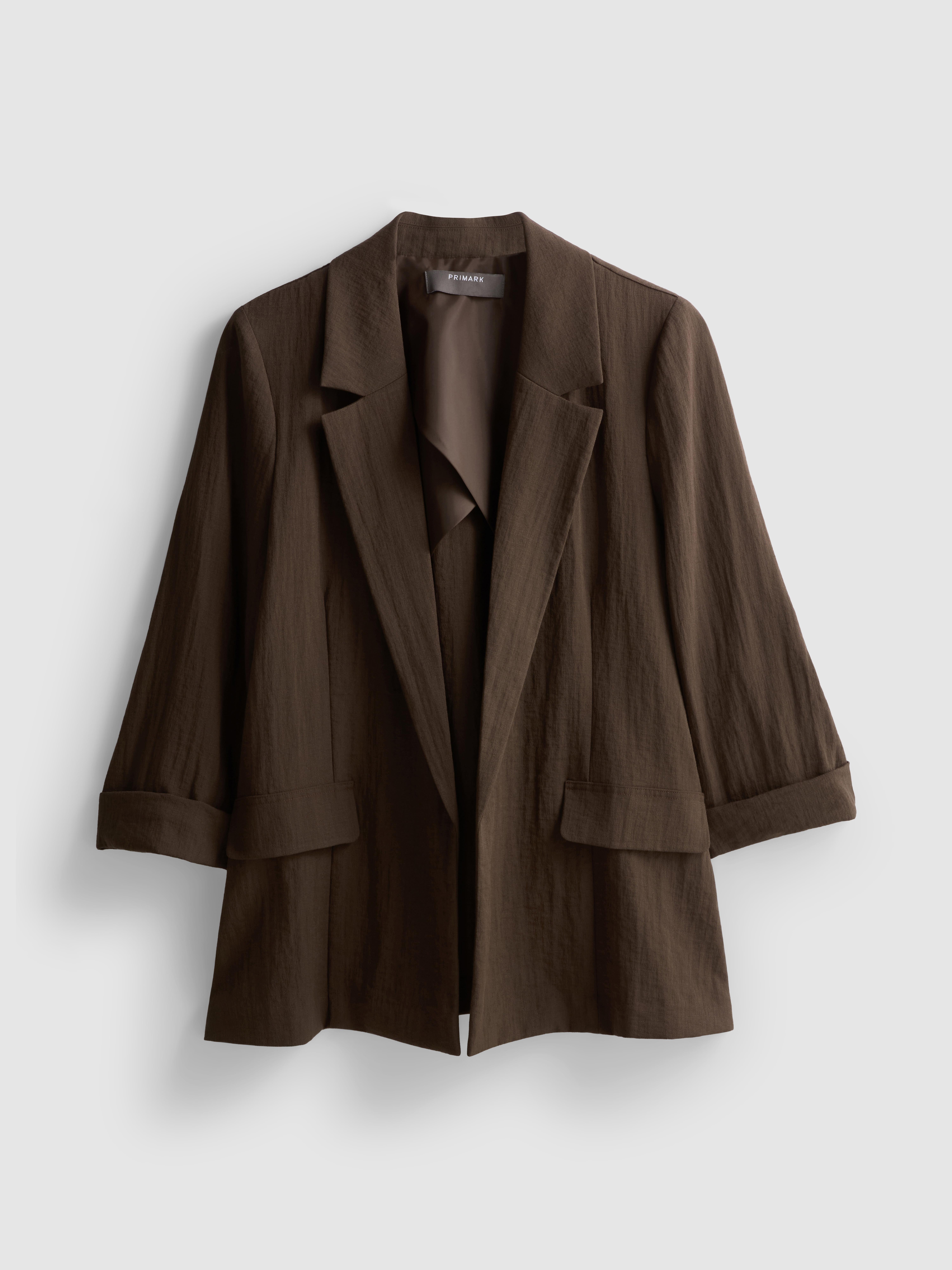 Blazer strutturato con revers dentellati