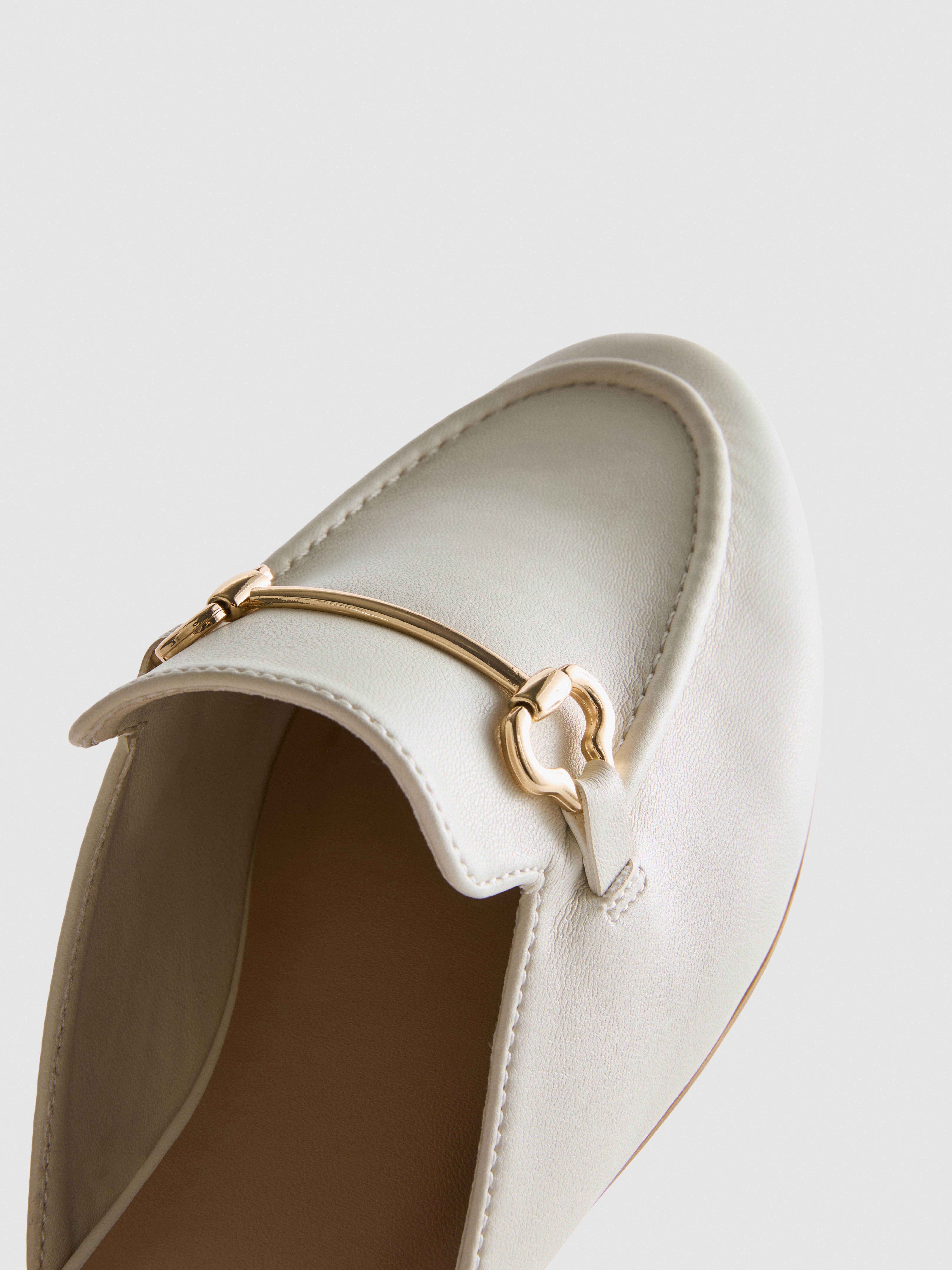 Loafers van imitatieleer met gesp