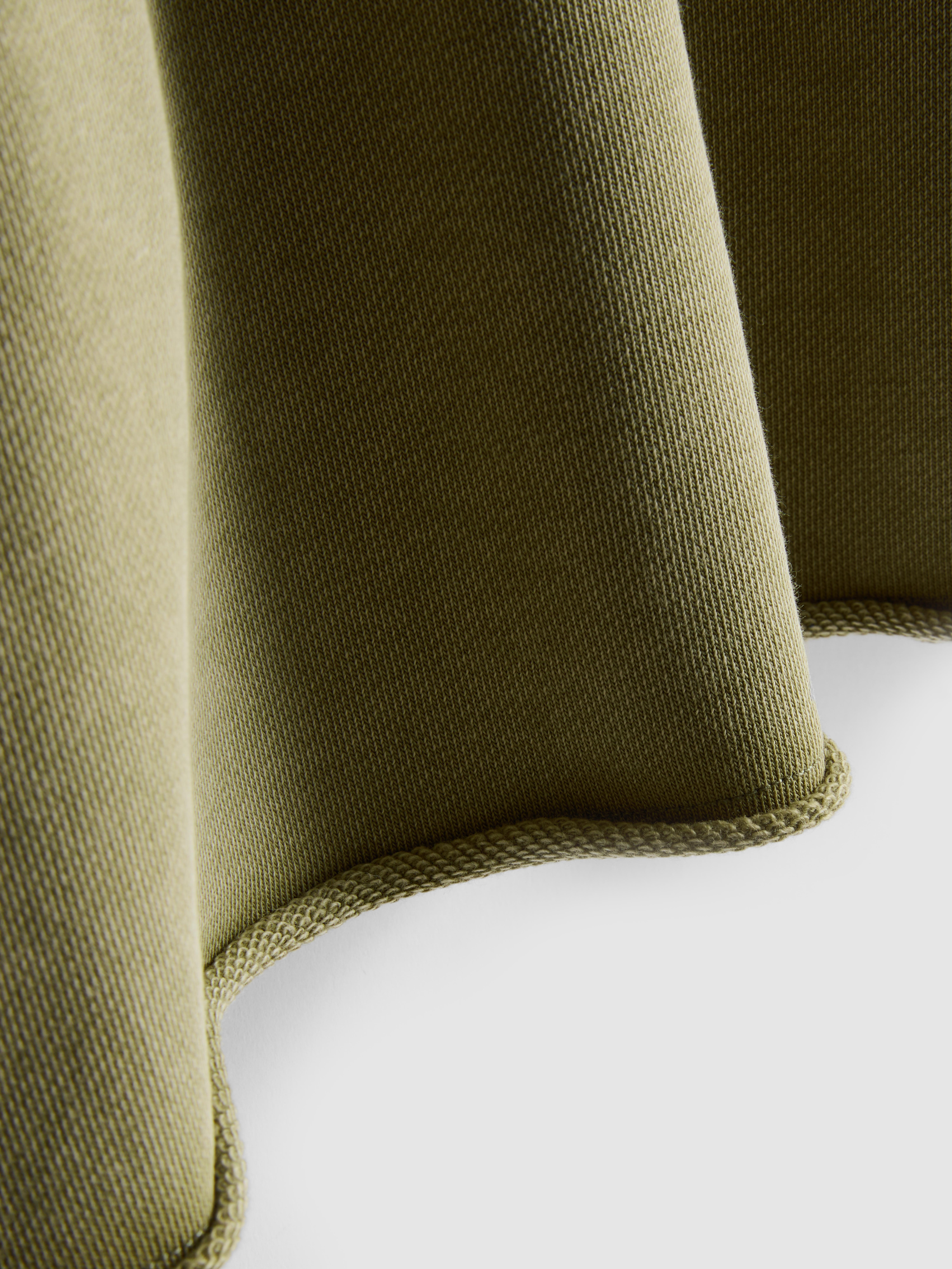 T-shirt detalhe costura decote em V quadrada