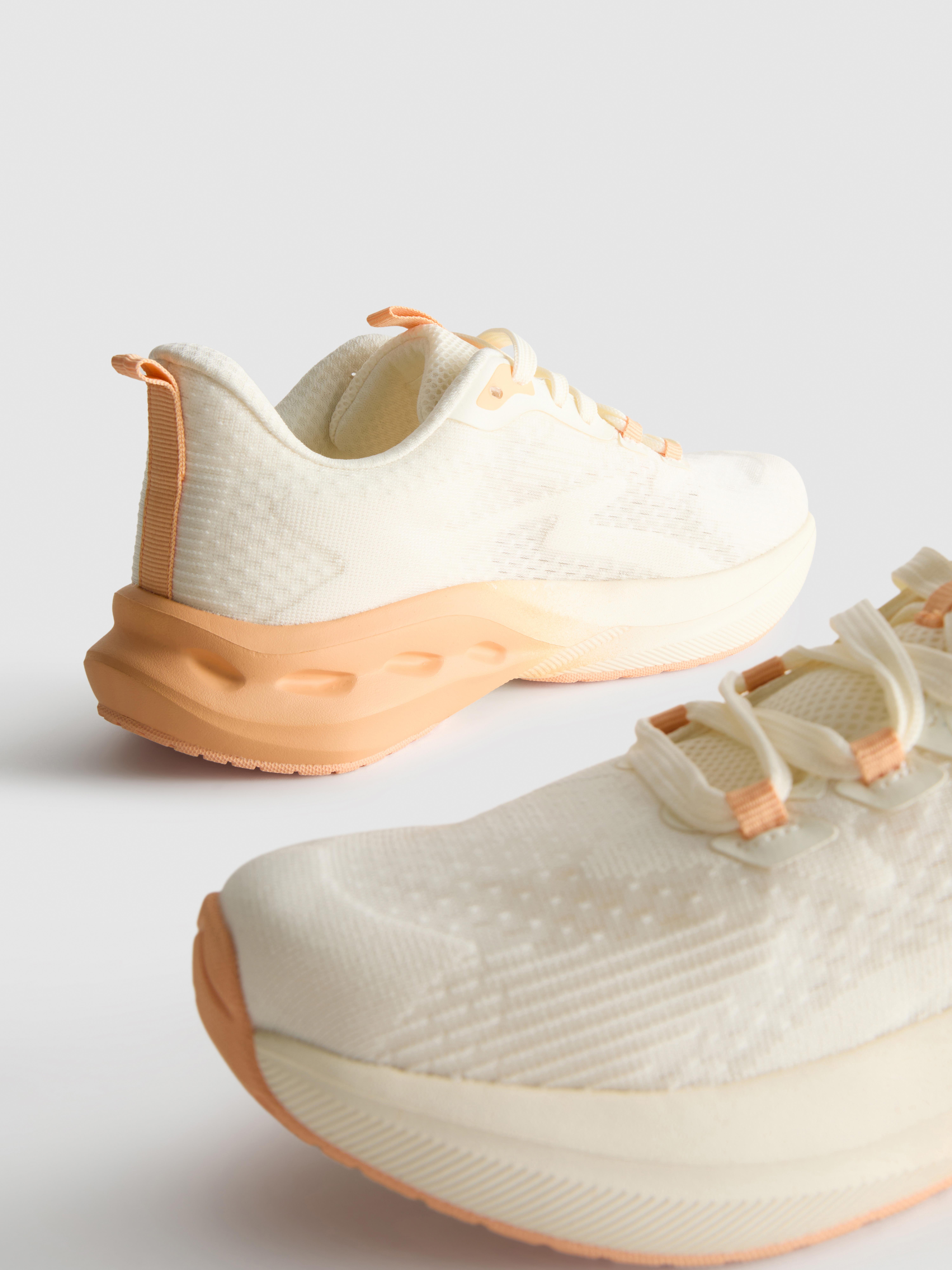 Laufsneaker mit FoamFlex-Dämpfung