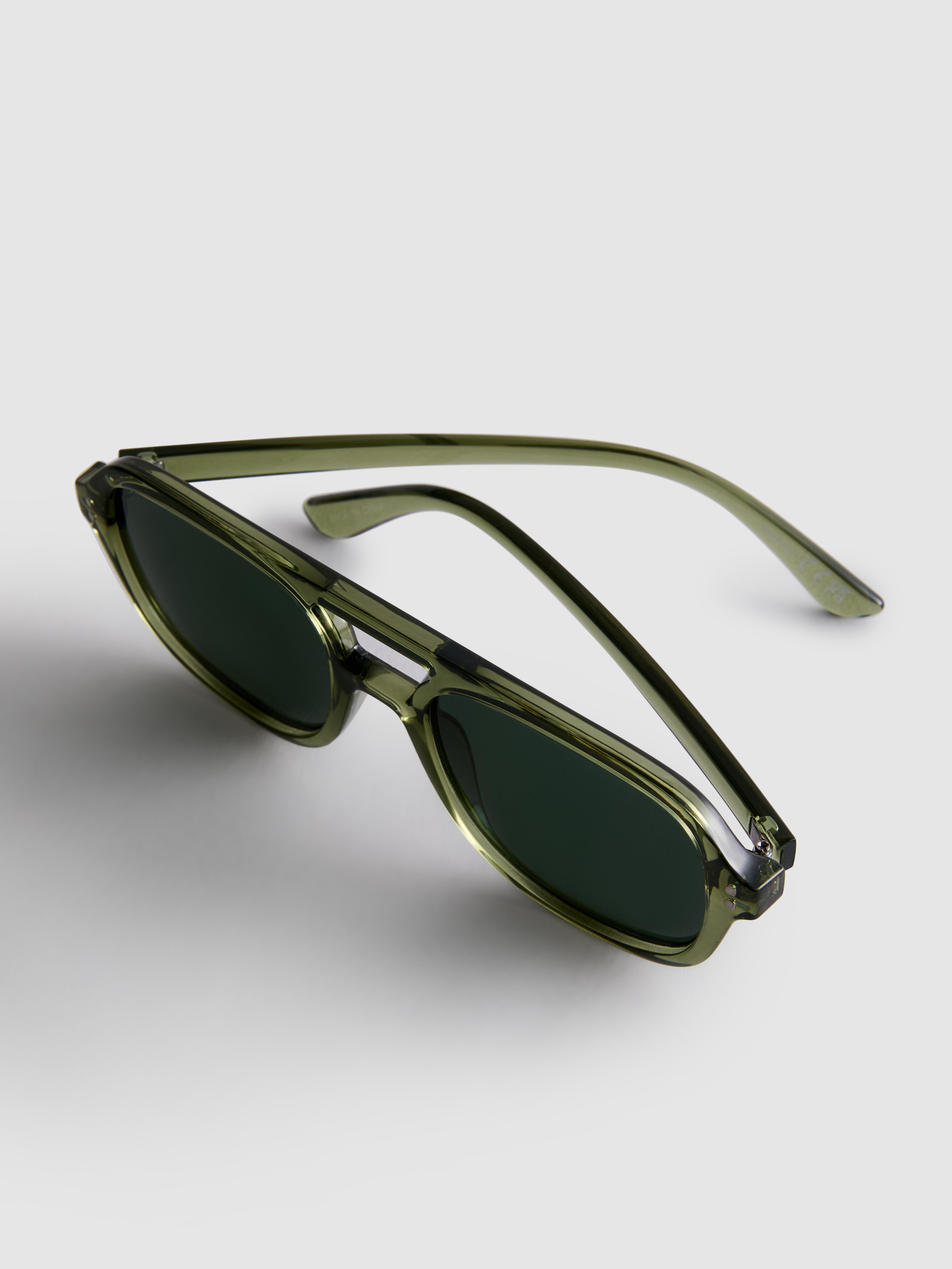 Aviator Style Sunglasses