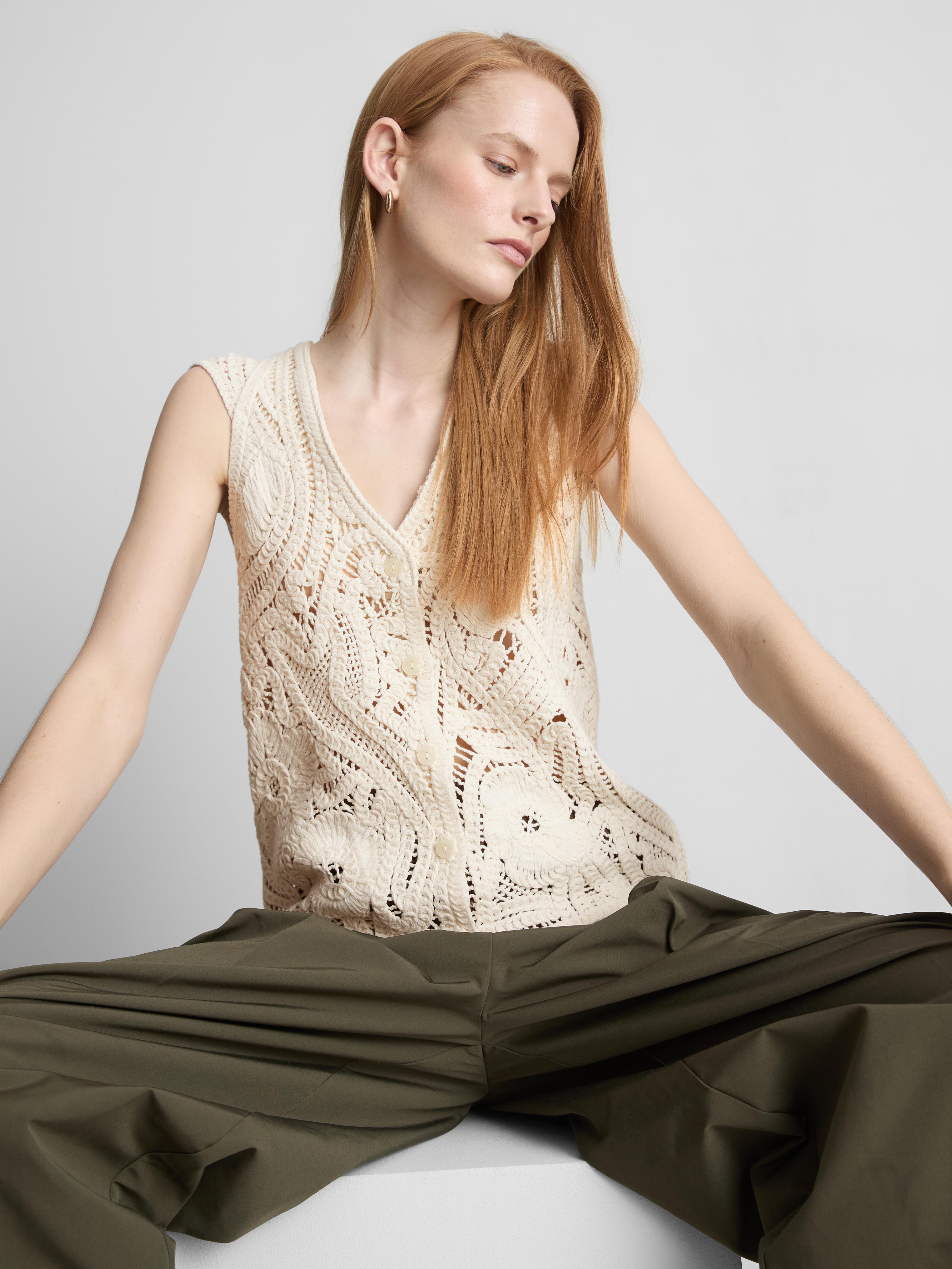 Gilet all'uncinetto con maniche ad aletta