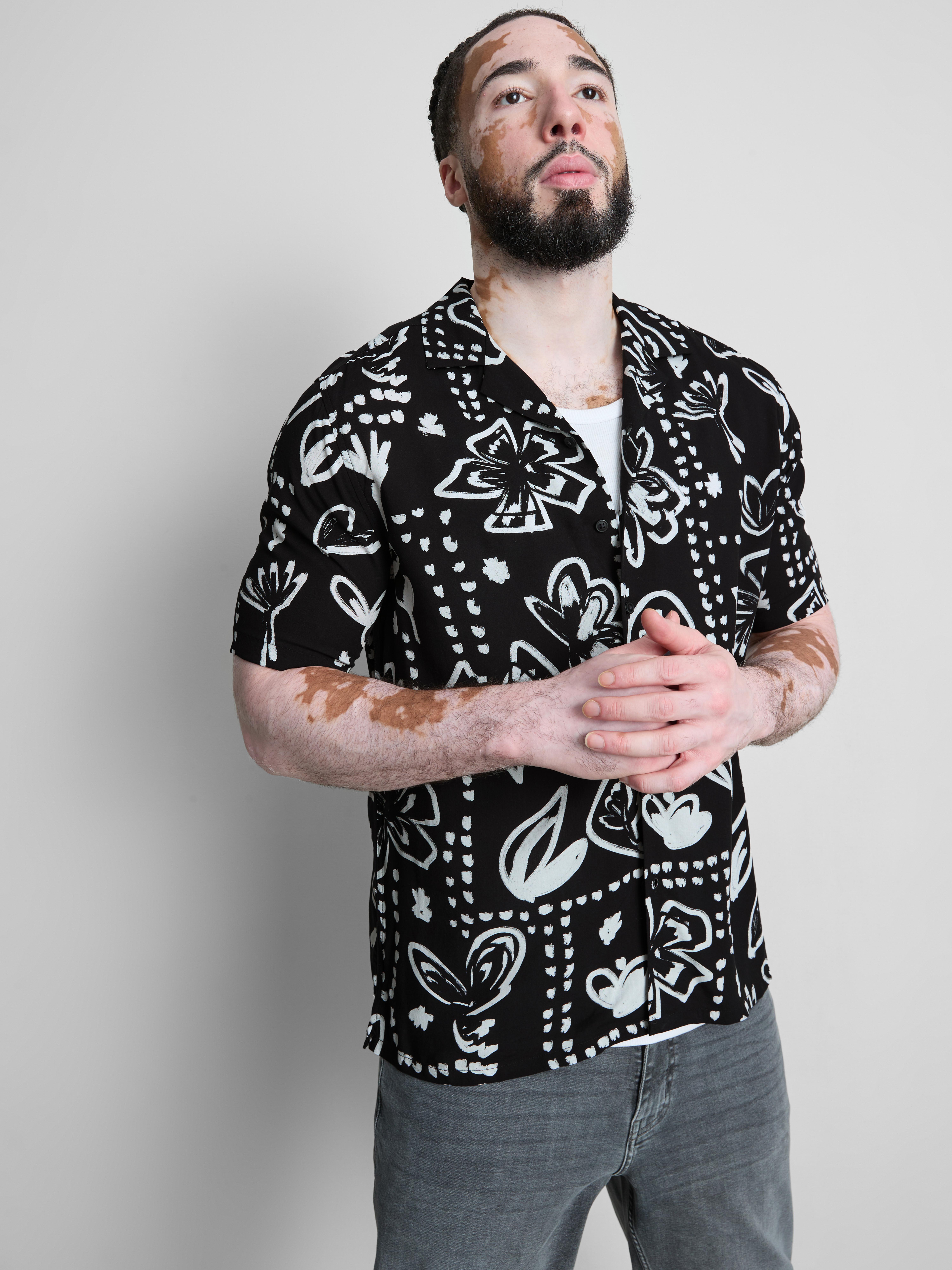 Hemd mit Reverskragen und Blumenmuster