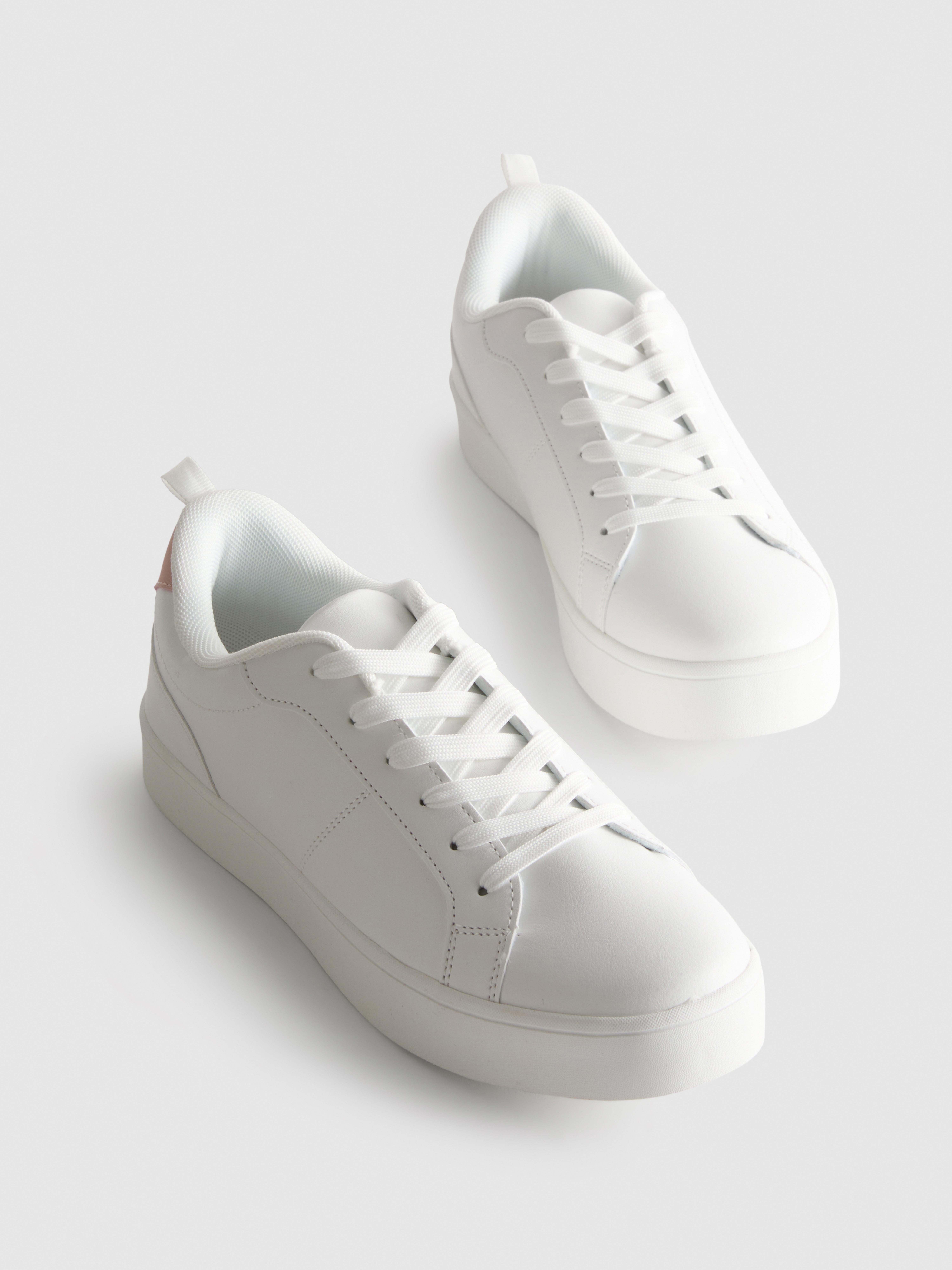 Klassische Low-Top-Sneaker