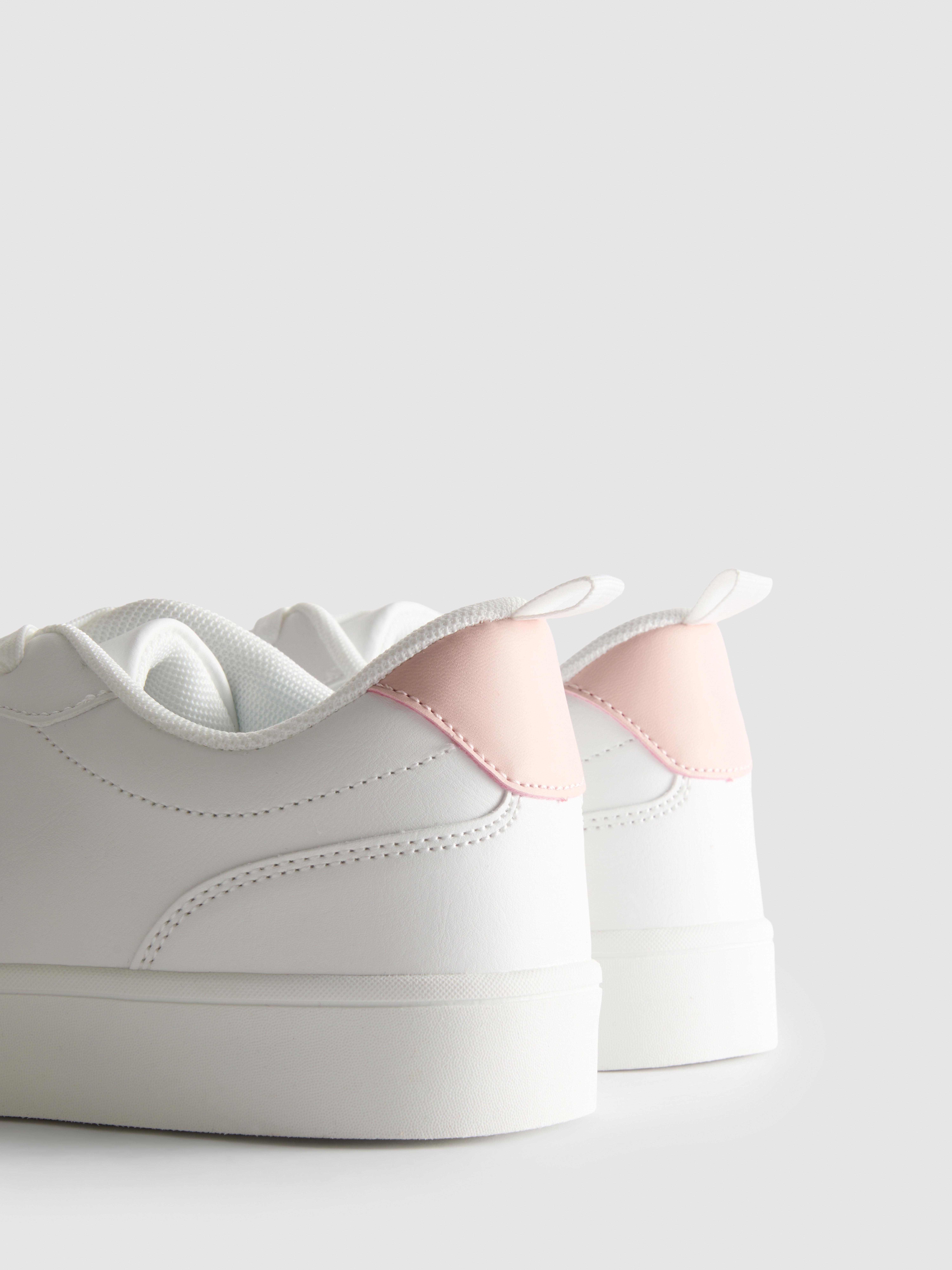 Klassische Low-Top-Sneaker