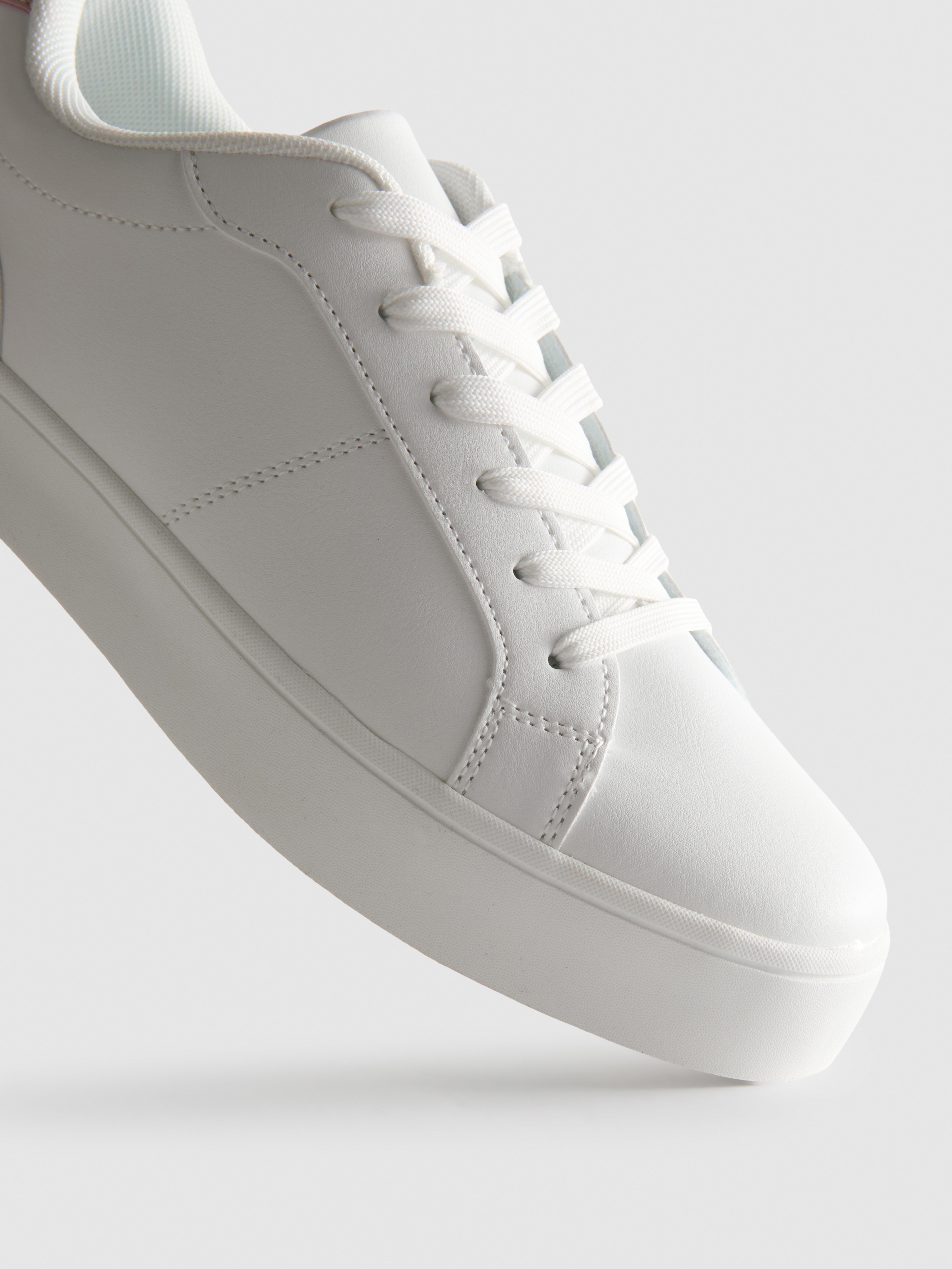 Klassische Low-Top-Sneaker