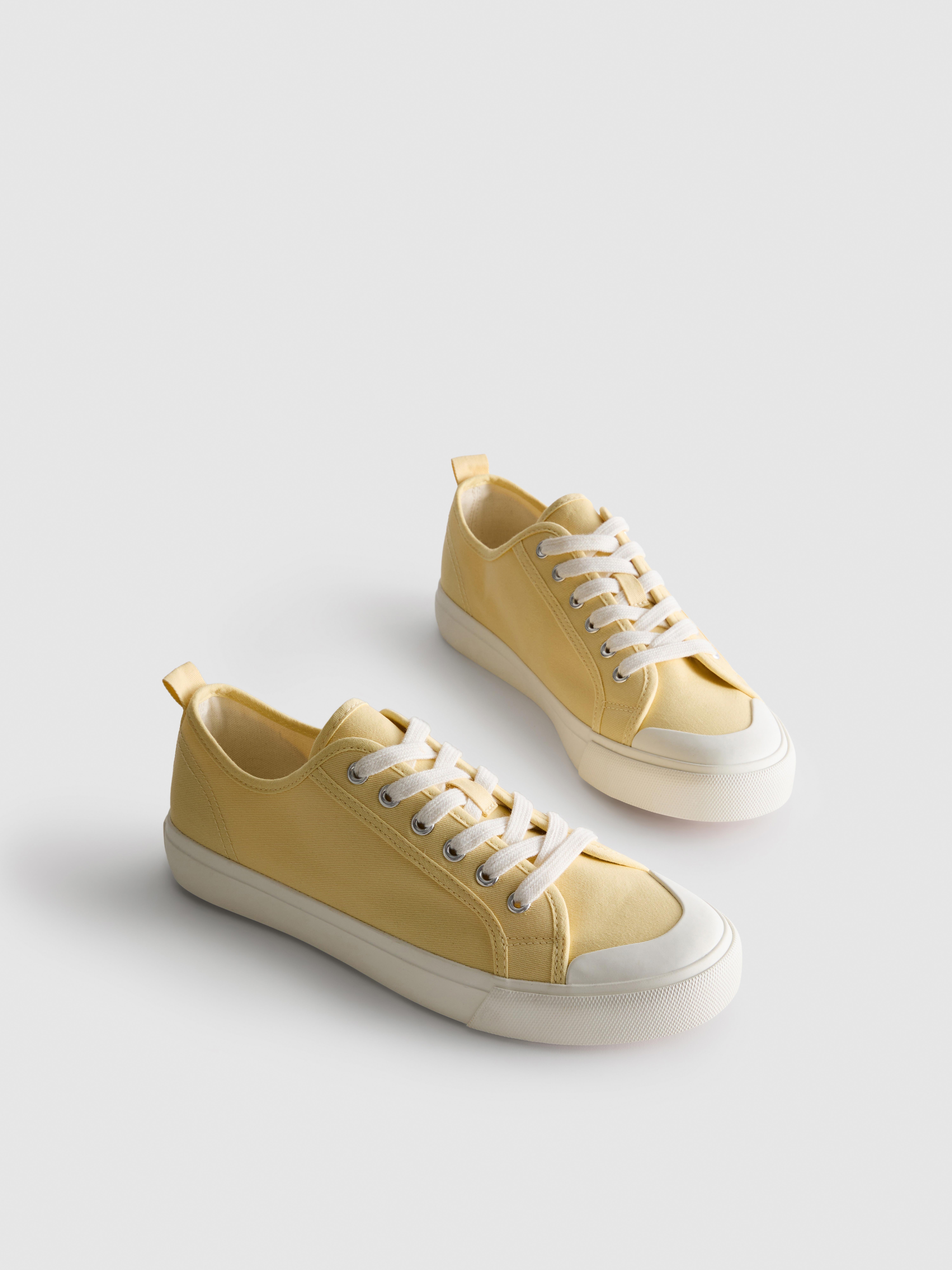 Baskets en toile