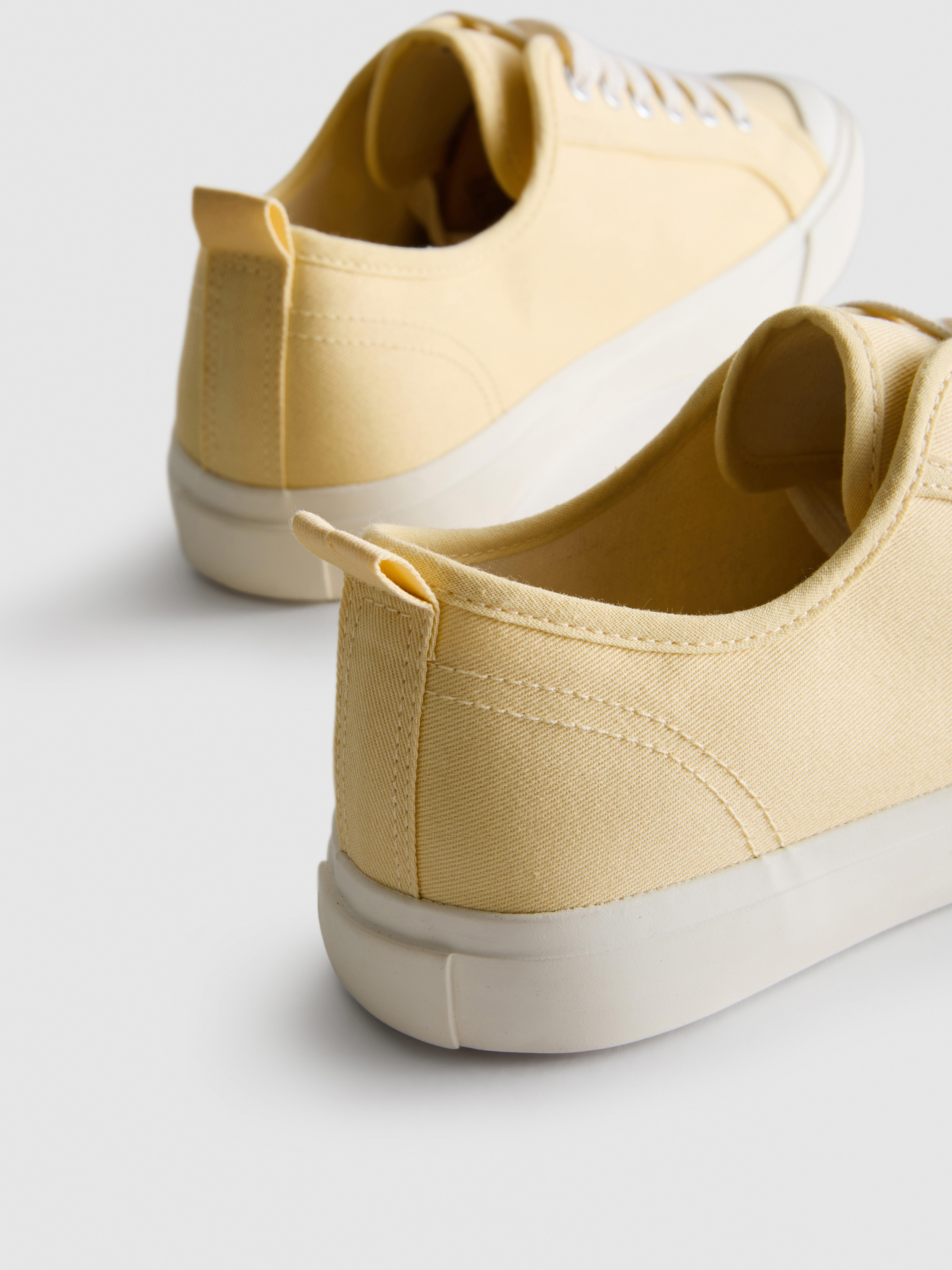 Baskets en toile
