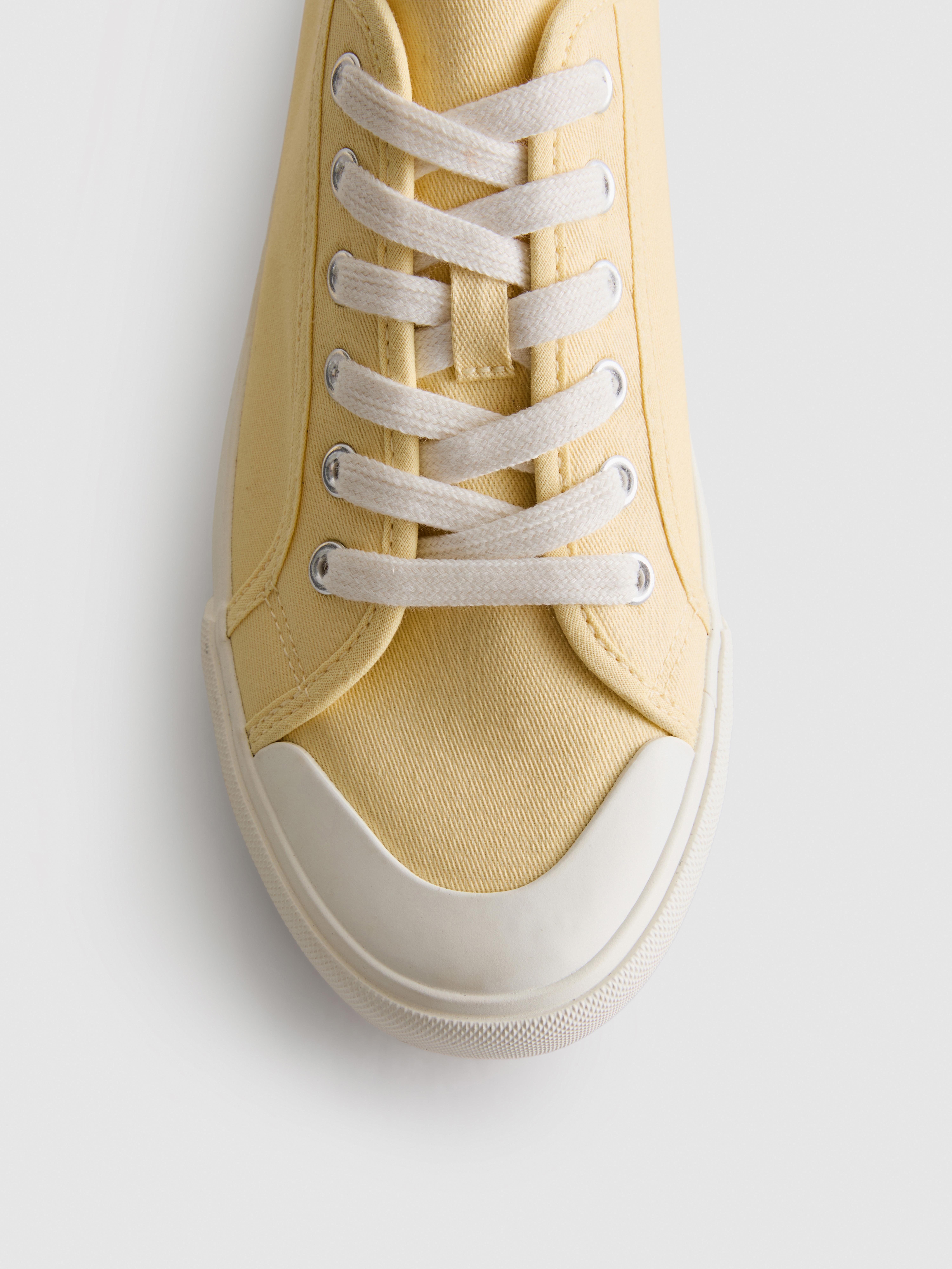 Baskets en toile