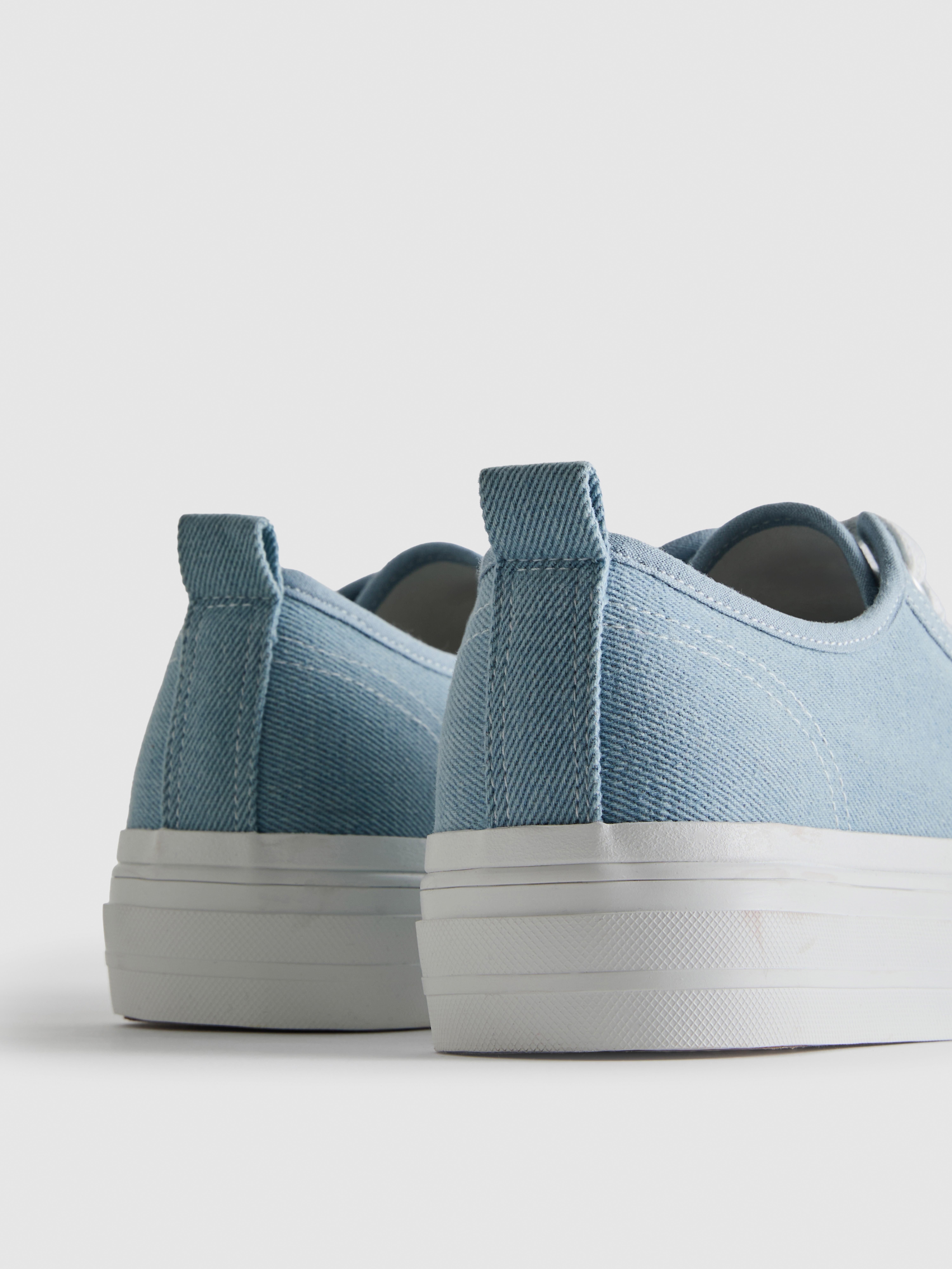 Baskets en toile