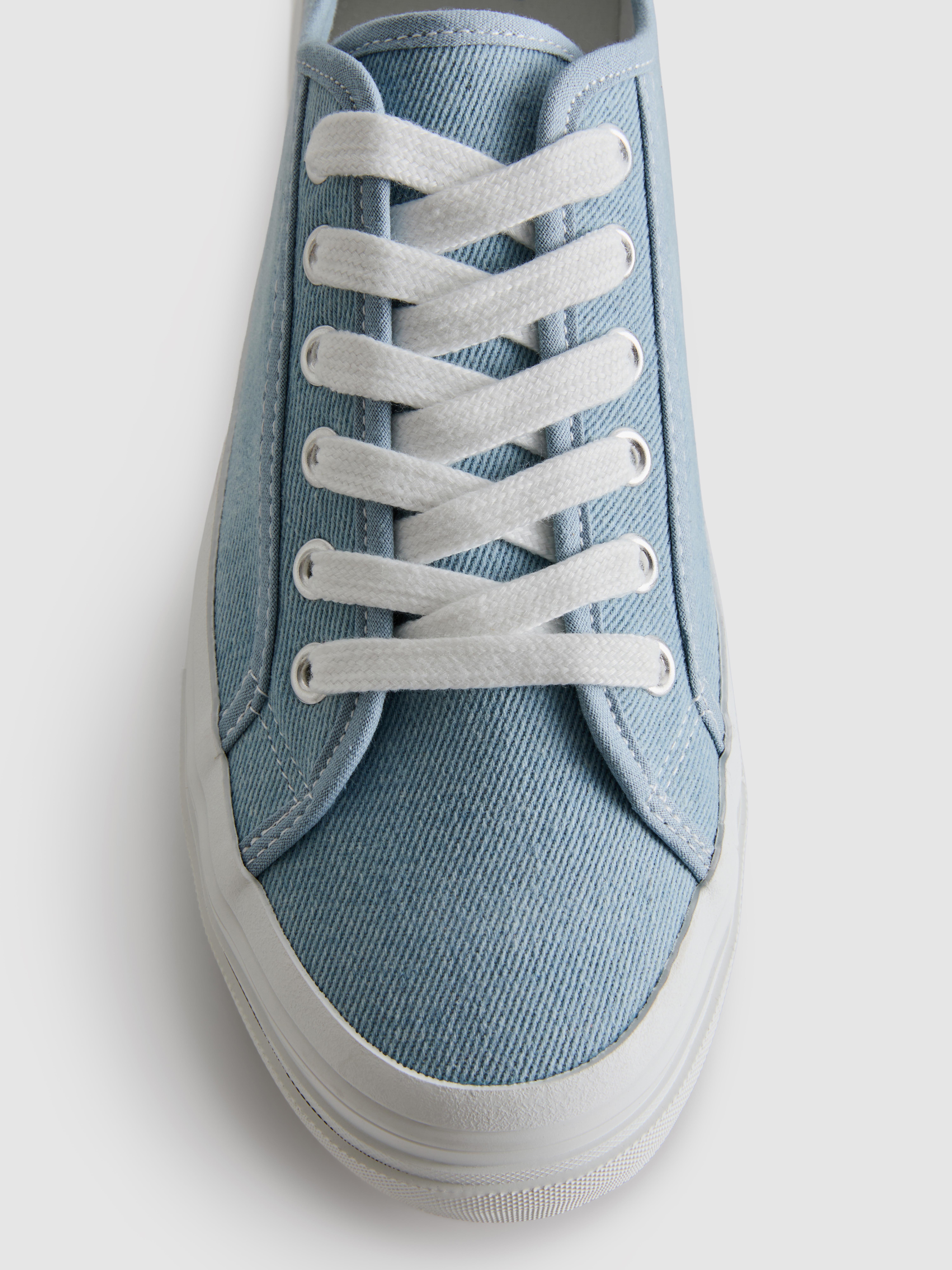 Baskets en toile