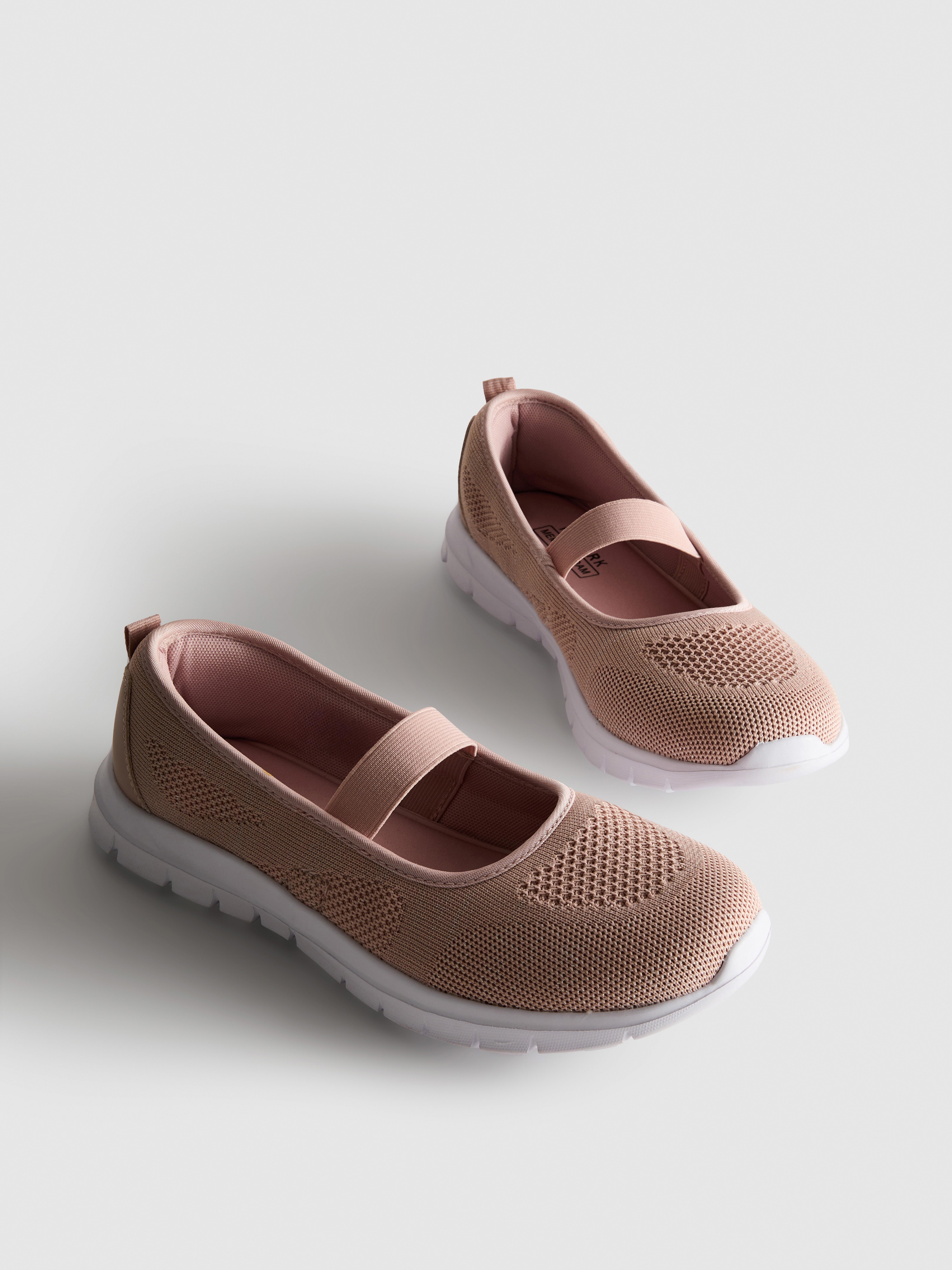 Bailarinas tipo zapatilla sin cordones