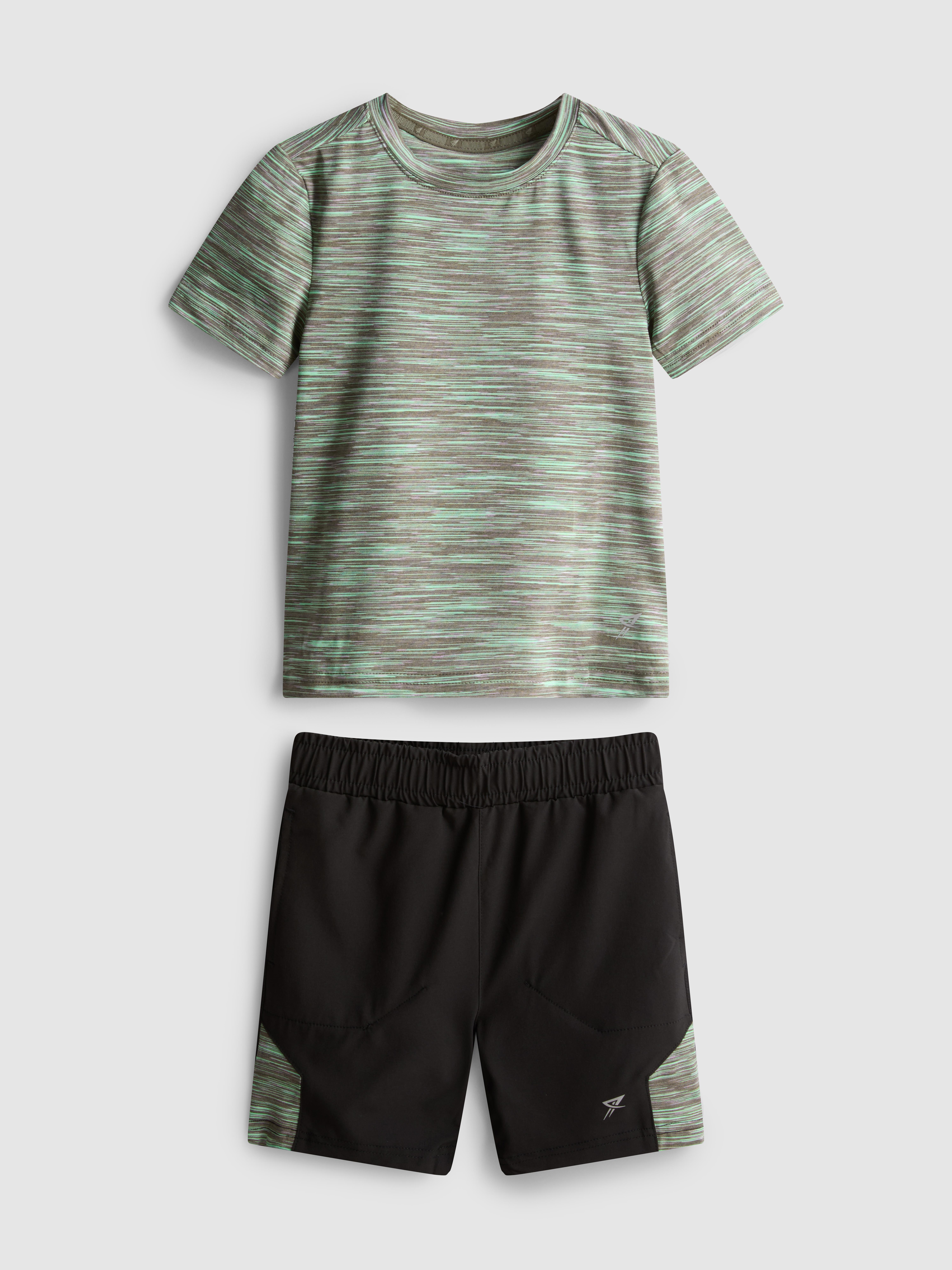 1,5–7 éves | Sportos póló rövidnadrággal