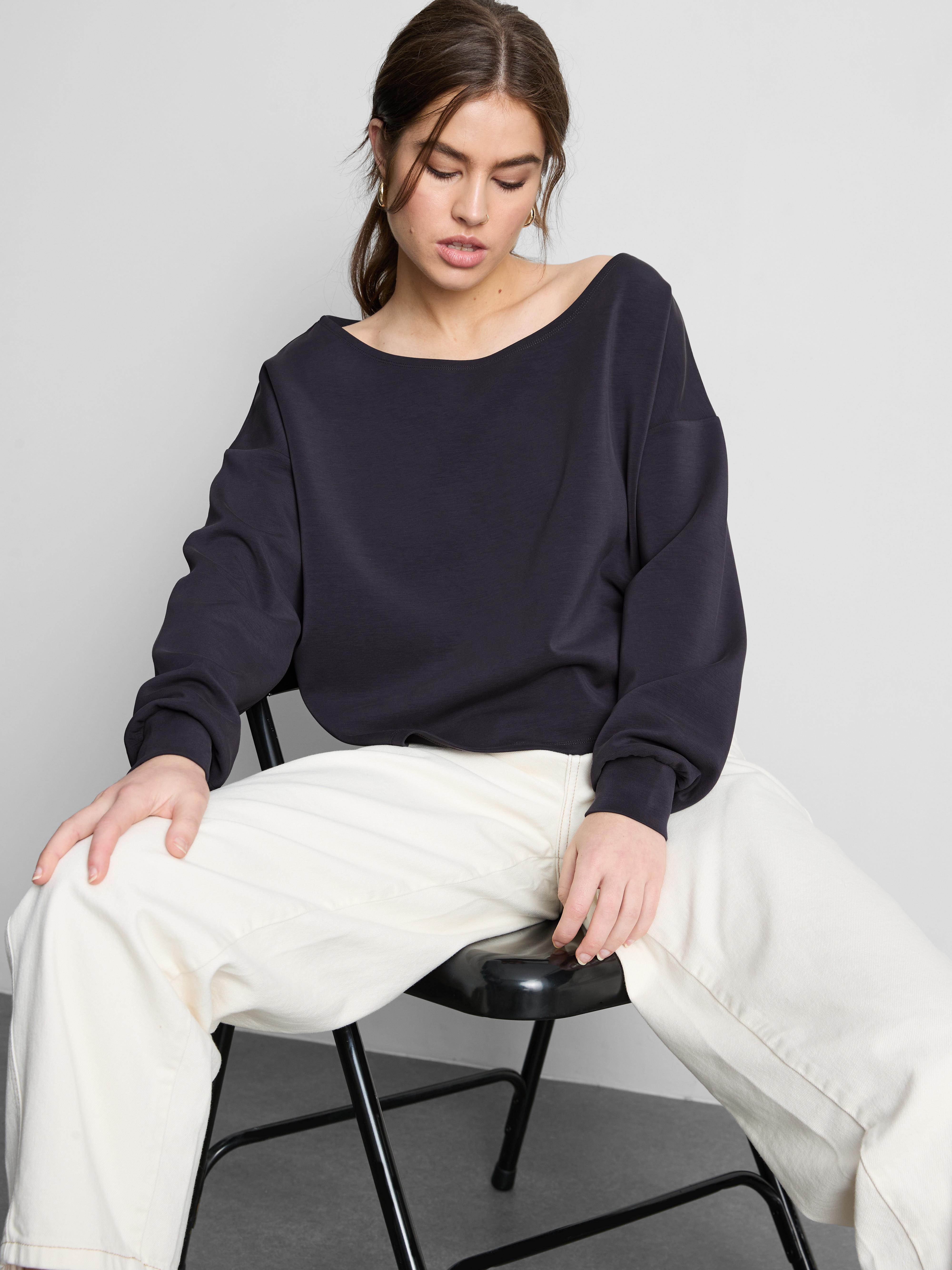 Lässiges, schulterfreies Sweatshirt