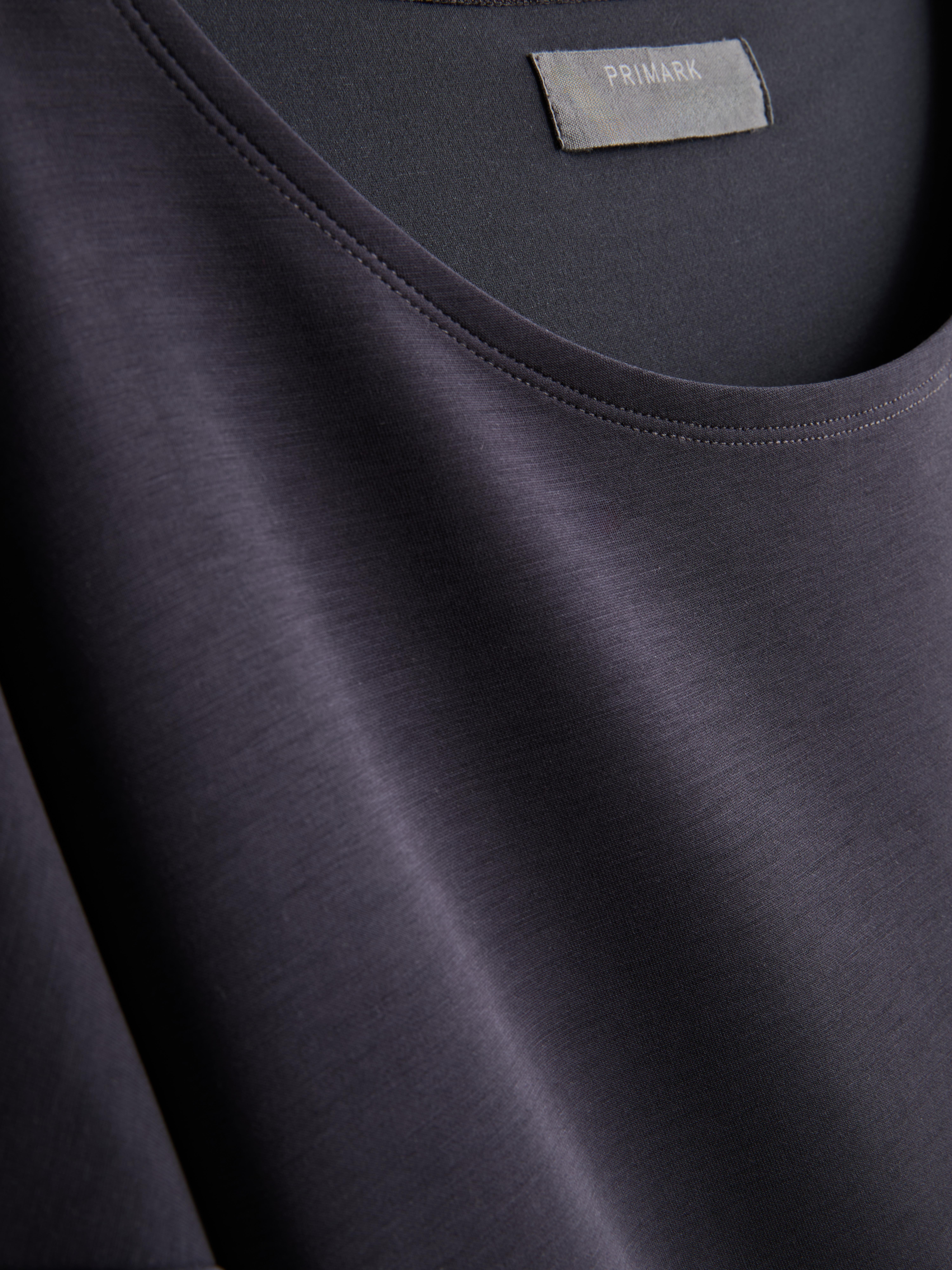 Lässiges, schulterfreies Sweatshirt