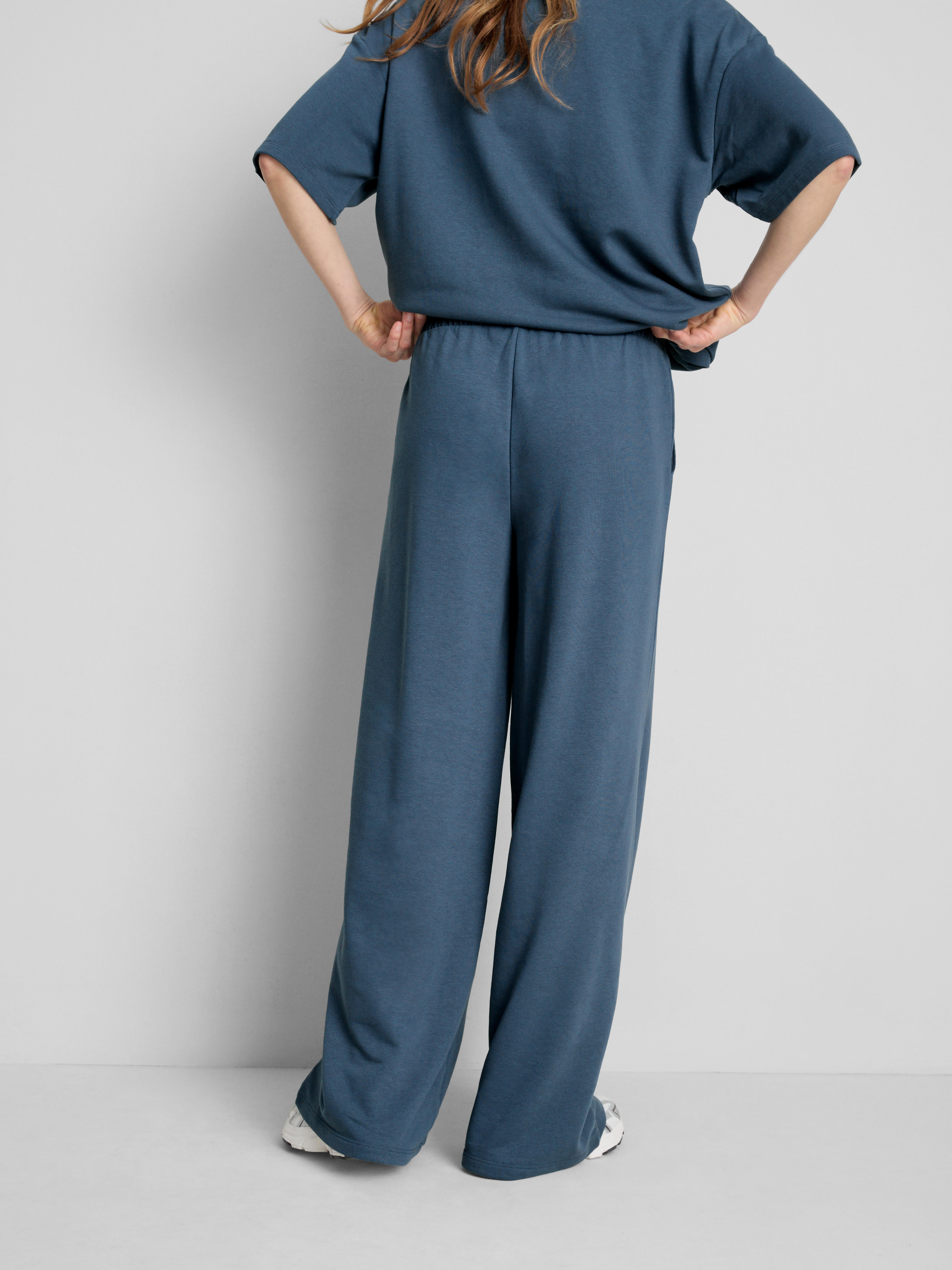 Jogginghose mit weitem Bein und hohem Baumwollanteil