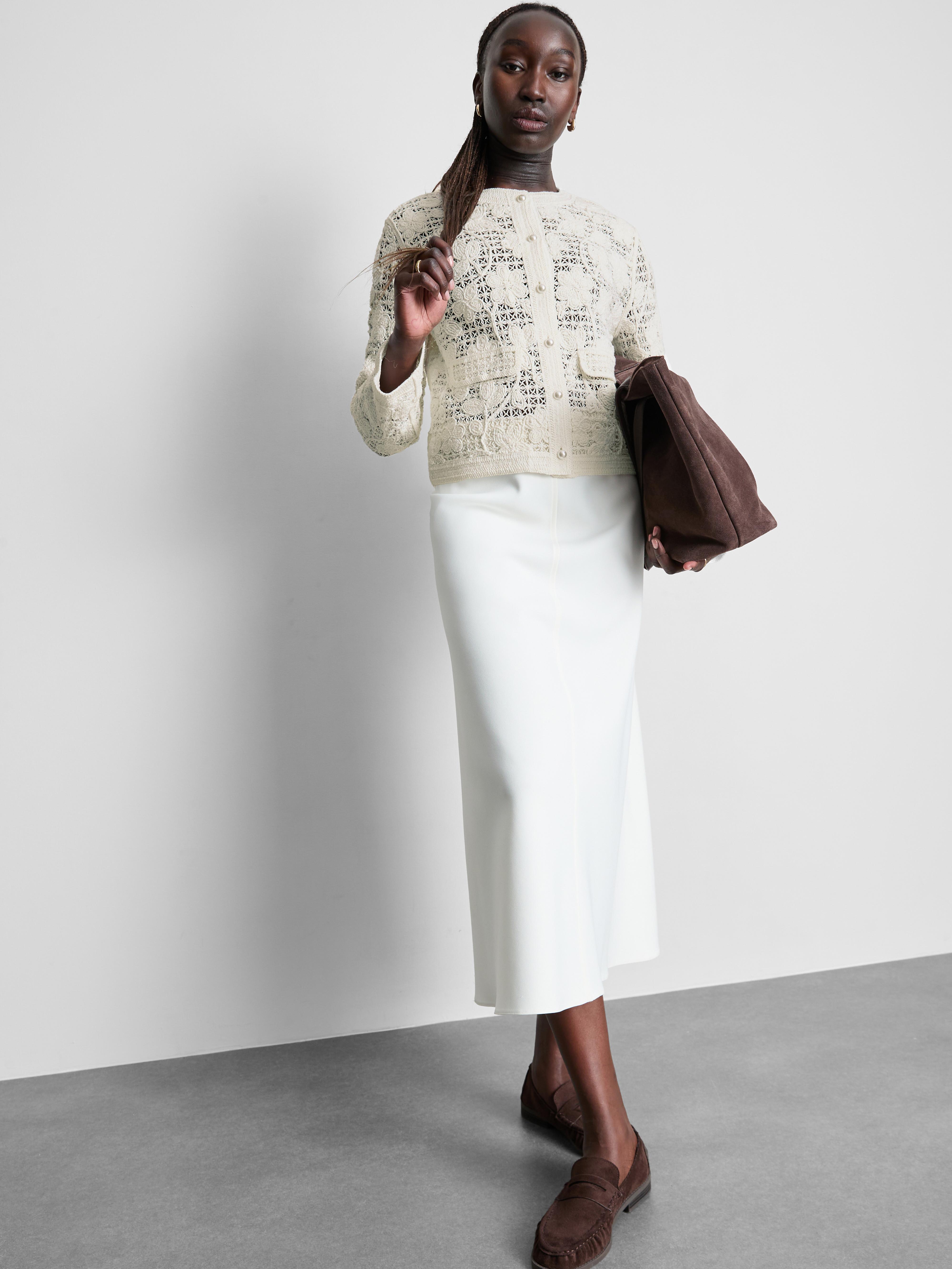 Cárdigan corto de crochet floral