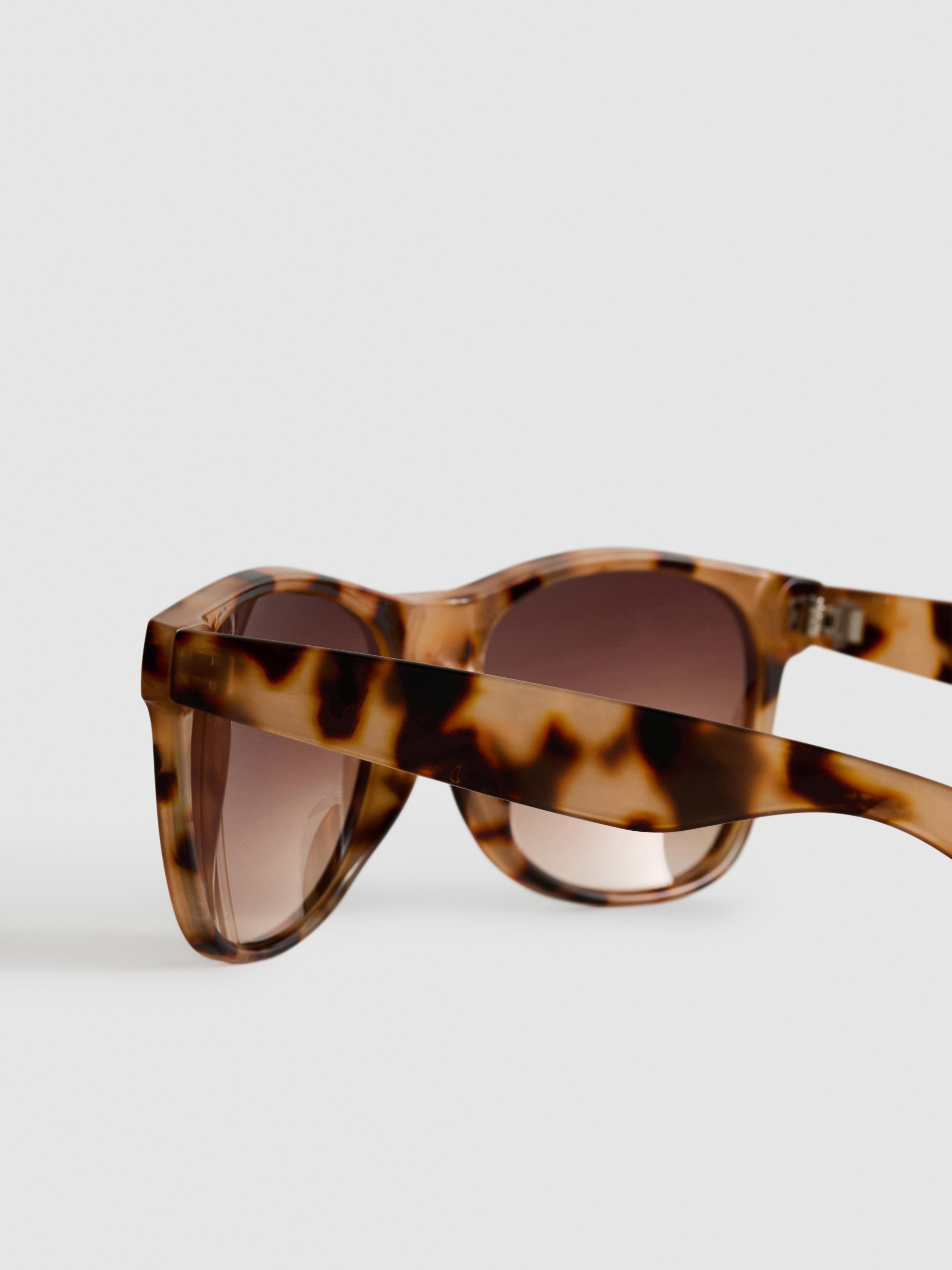 Klassische Wayfarer-Sonnenbrille