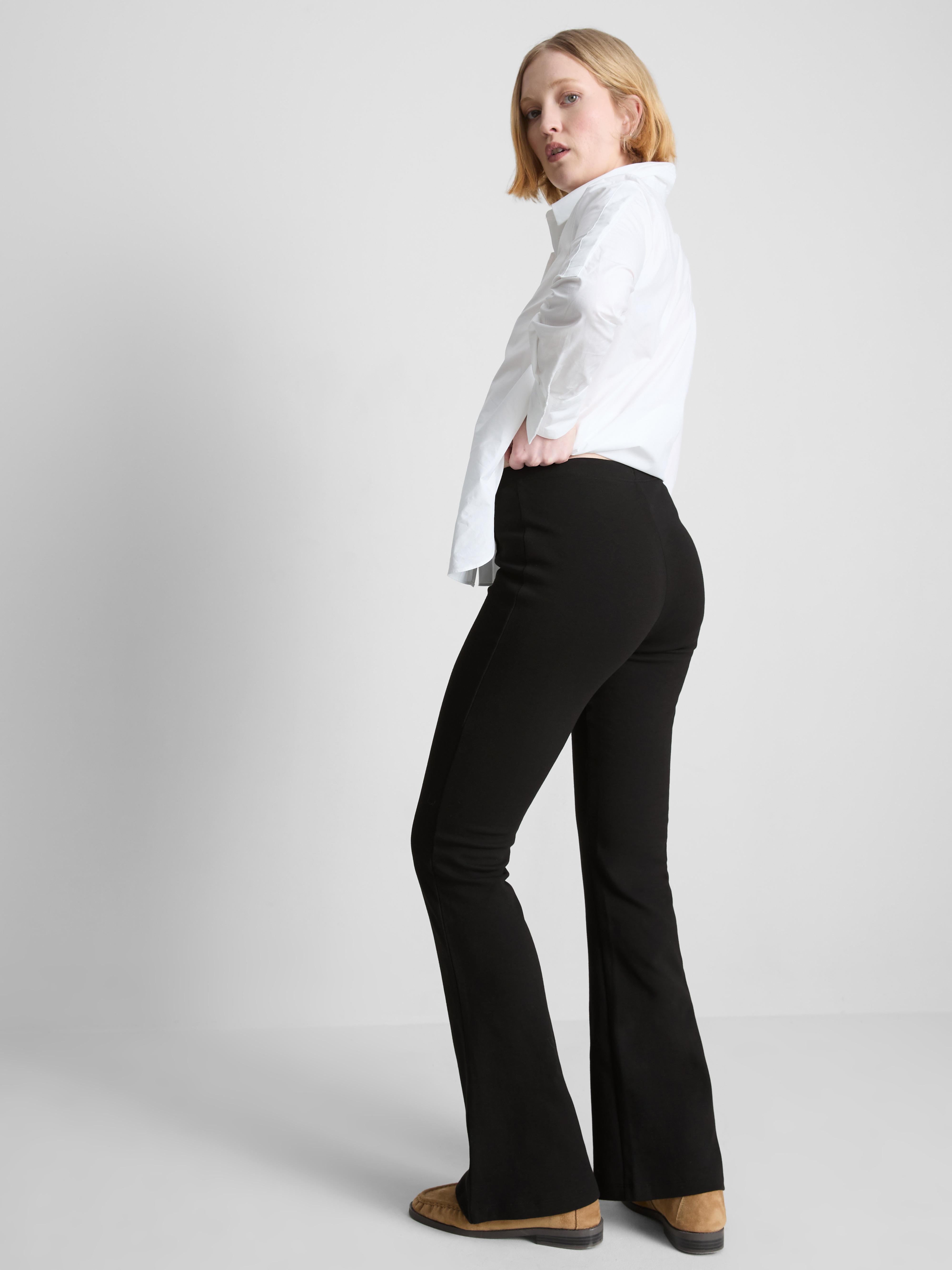 Joggers acampanados con alforzas y algodón