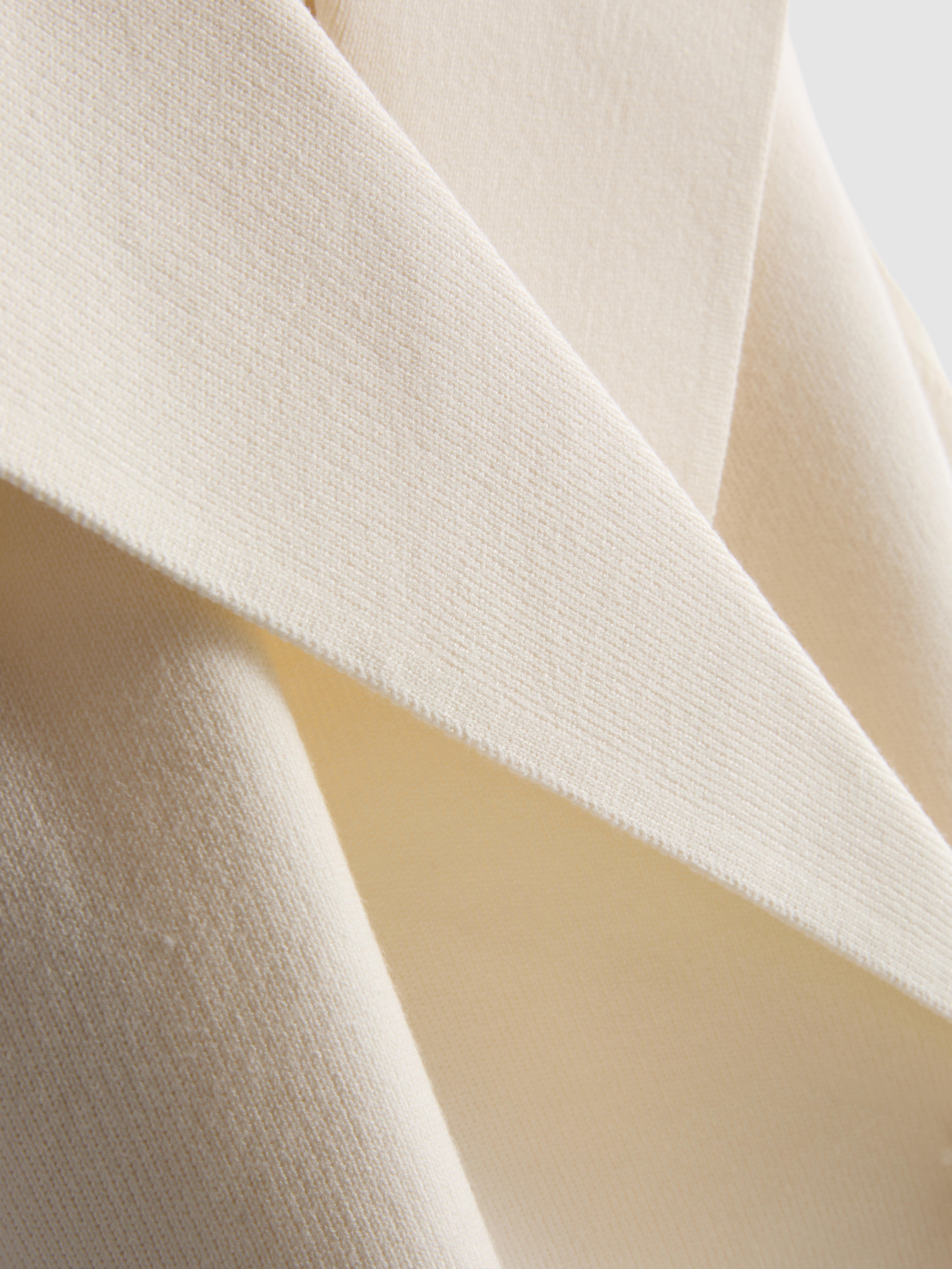 Asymmetrische Weste mit Kragen