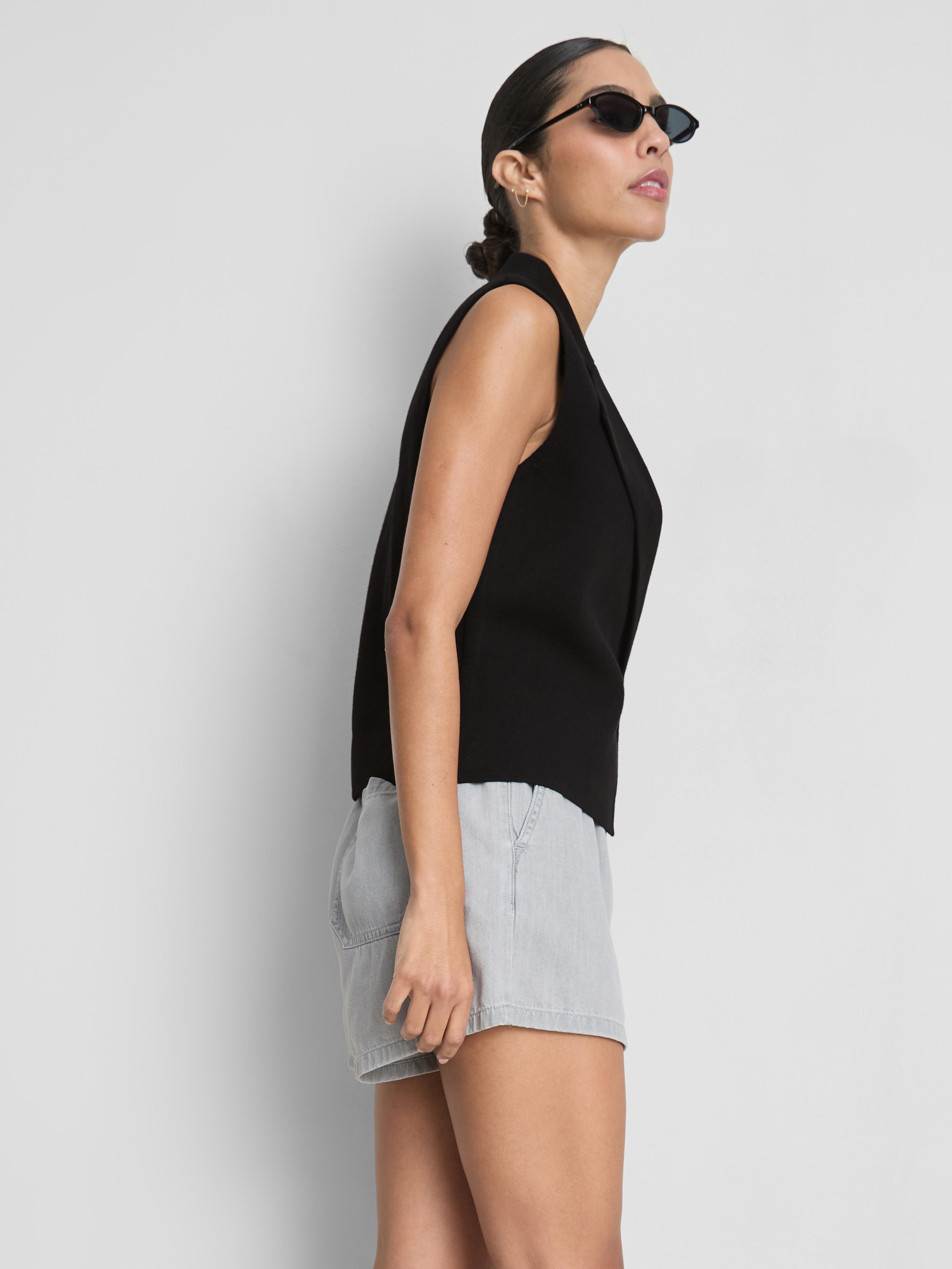 Chaleco asimétrico con cuello con solapas