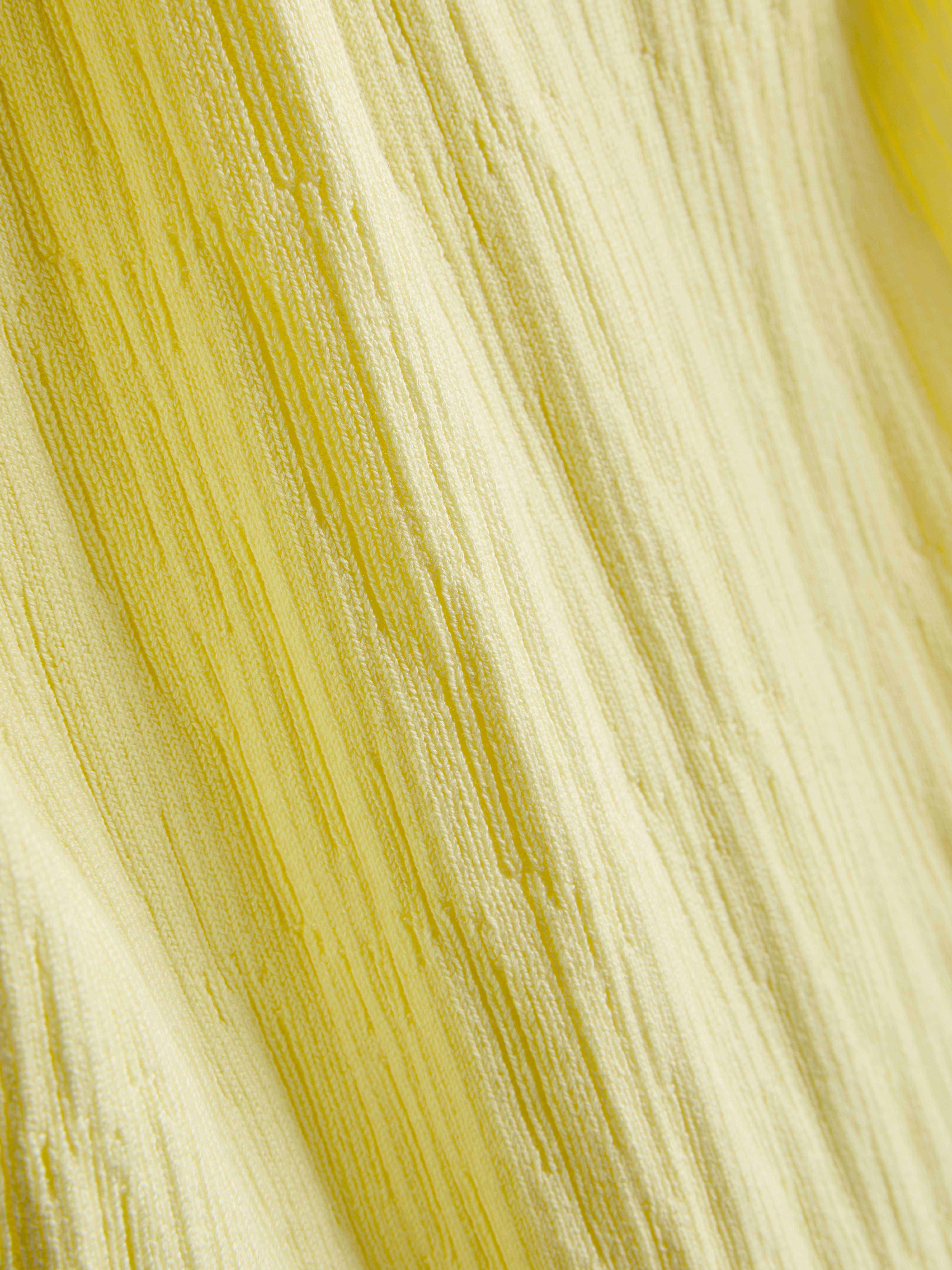 Flatteuze tanktop met textuur en hoge hals