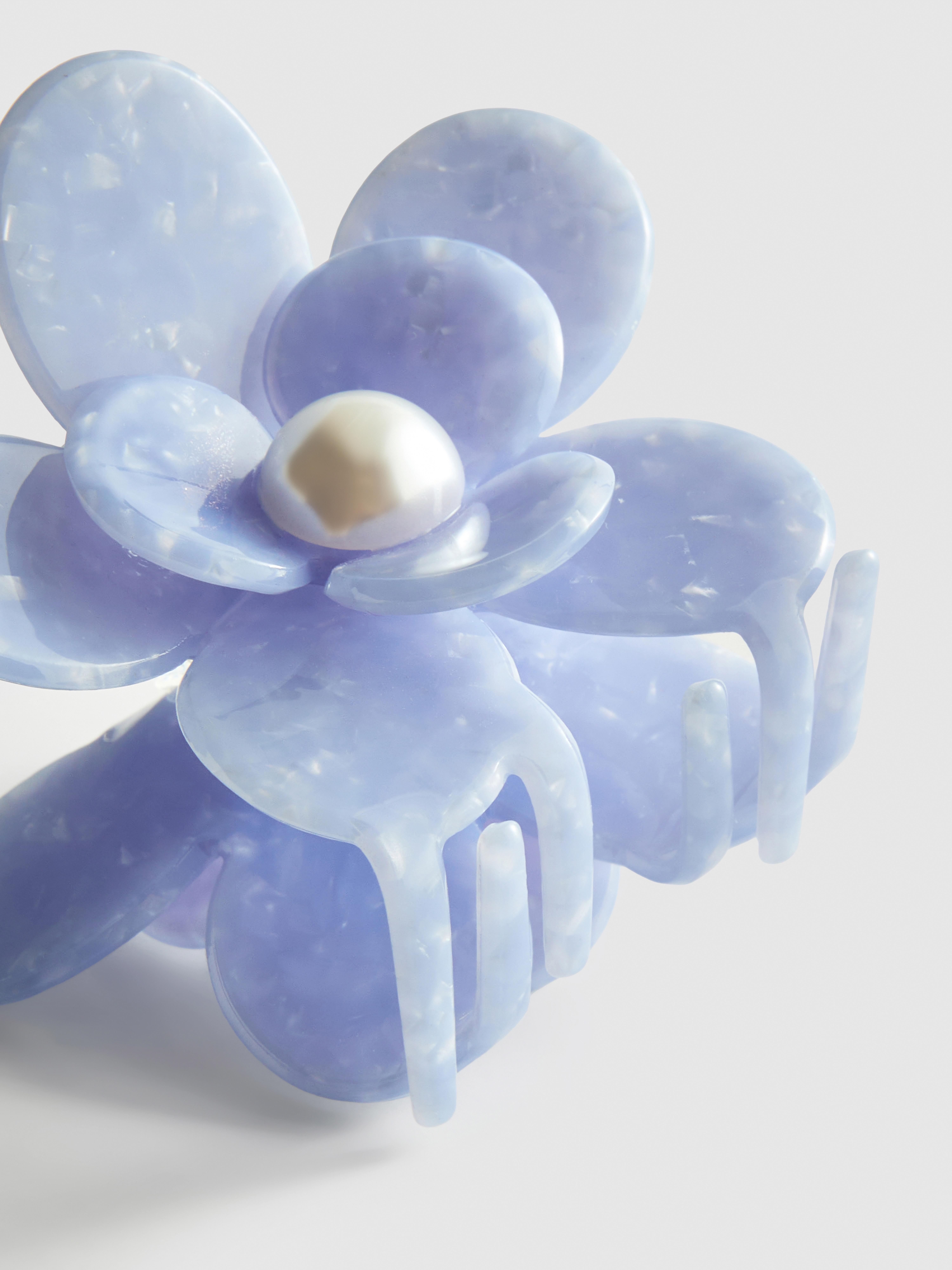 Faux Pearl Flower Claw Clip