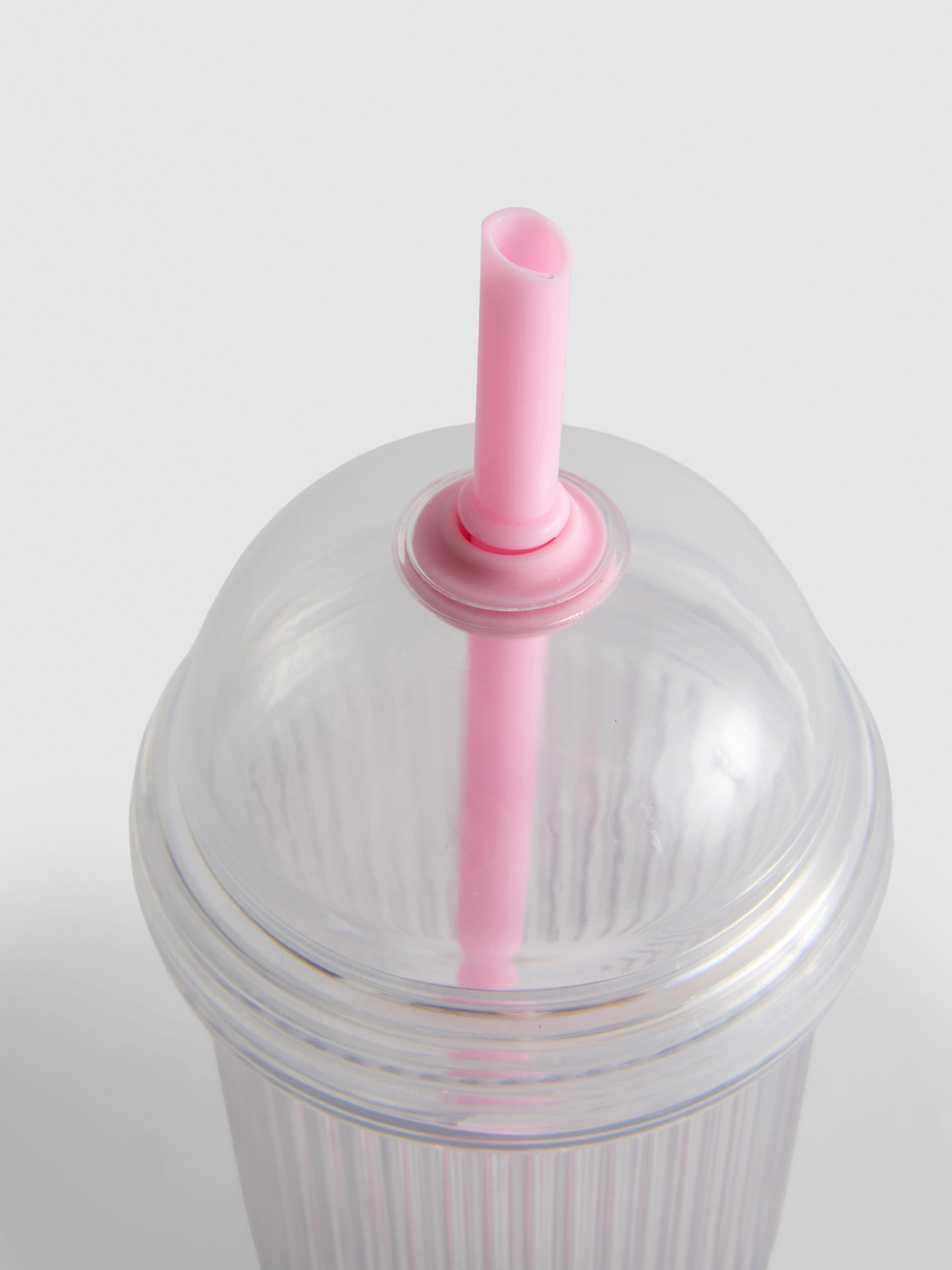 Becher für Kaltgetränke mit Trinkhalm