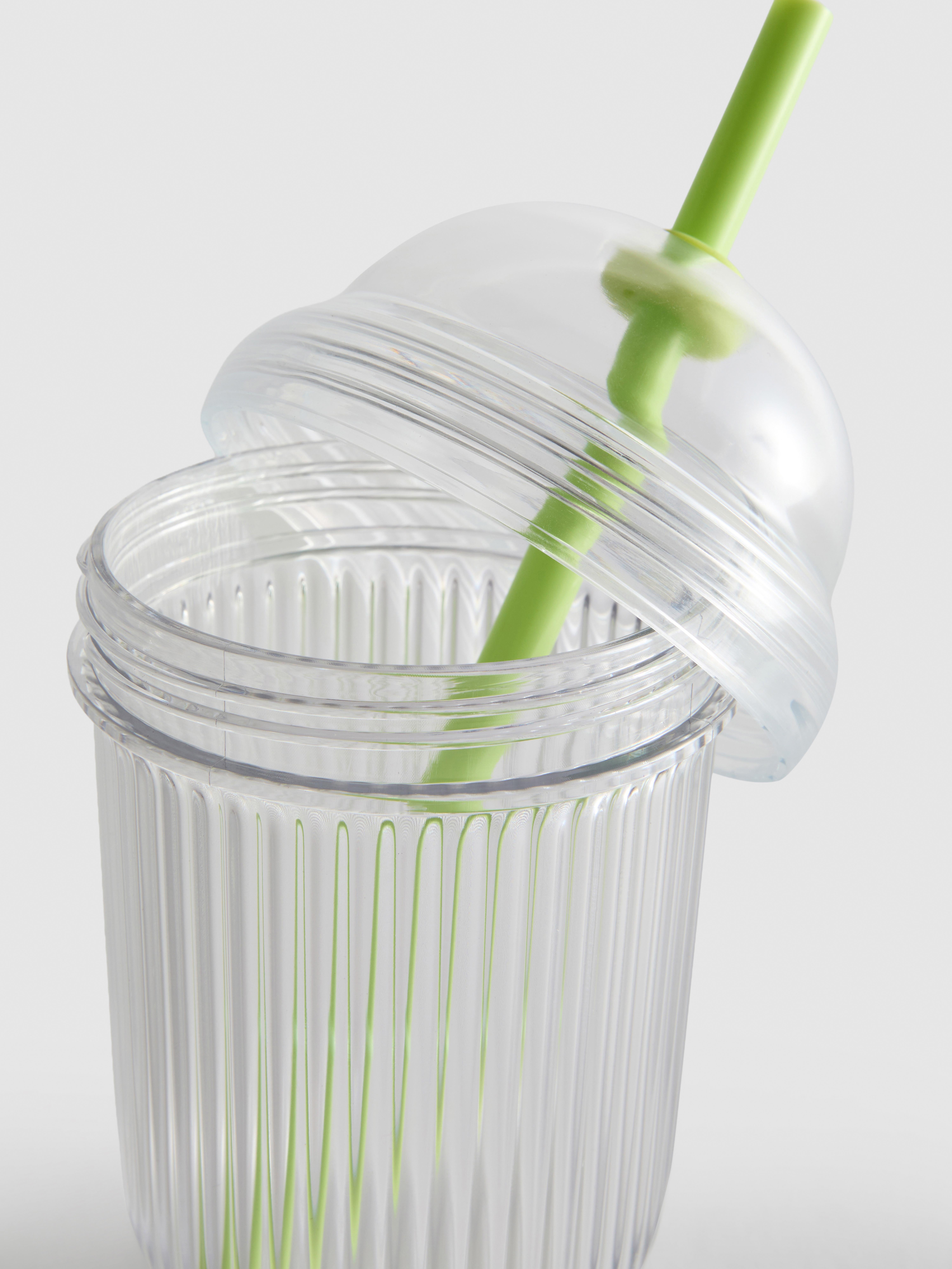 Gobelet avec paille pour boisson glacée
