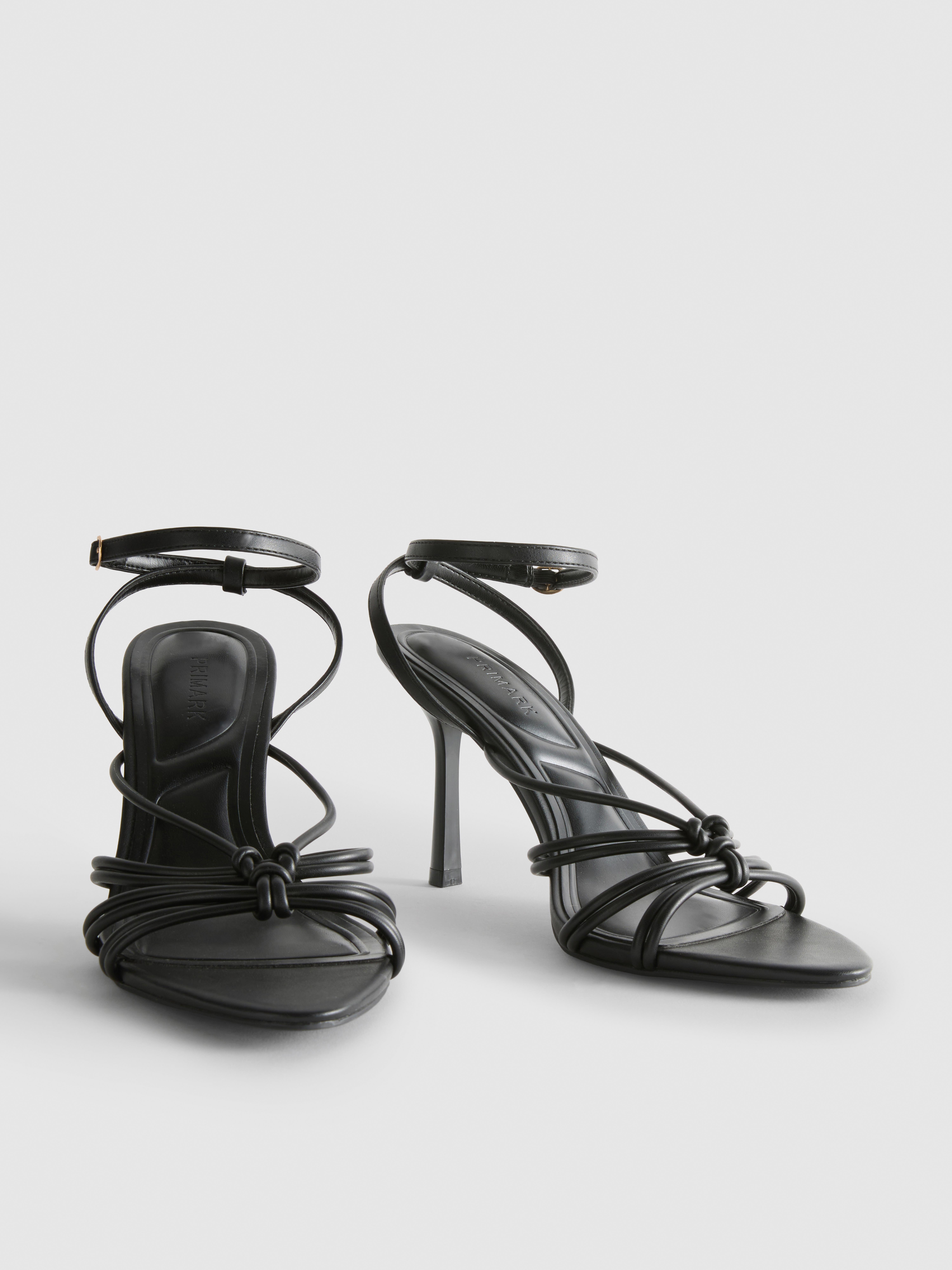 Sandalias de tacón con nudo de Paula Echevarría