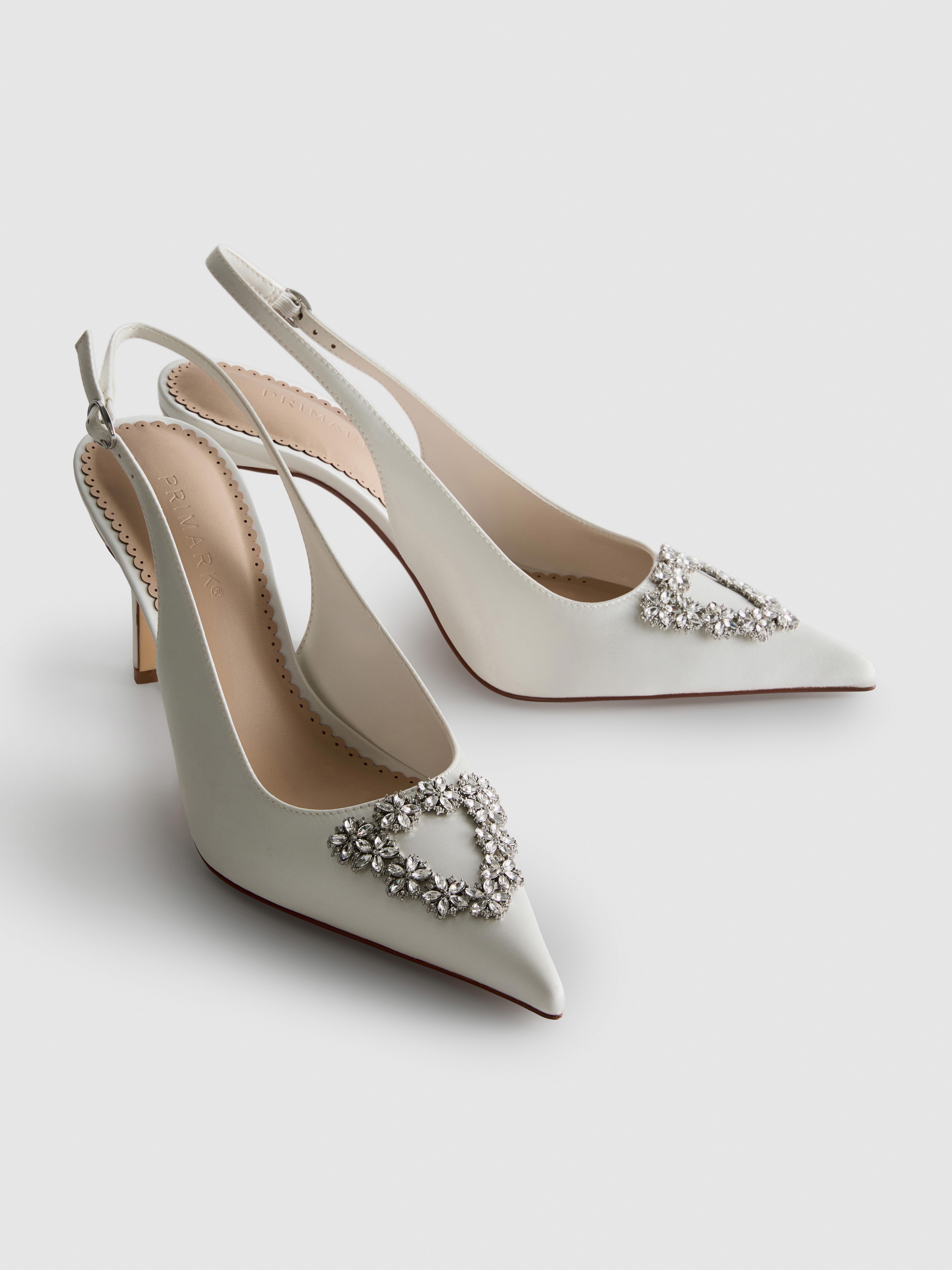 Spitze Pumps aus Satin mit Strasssteinen