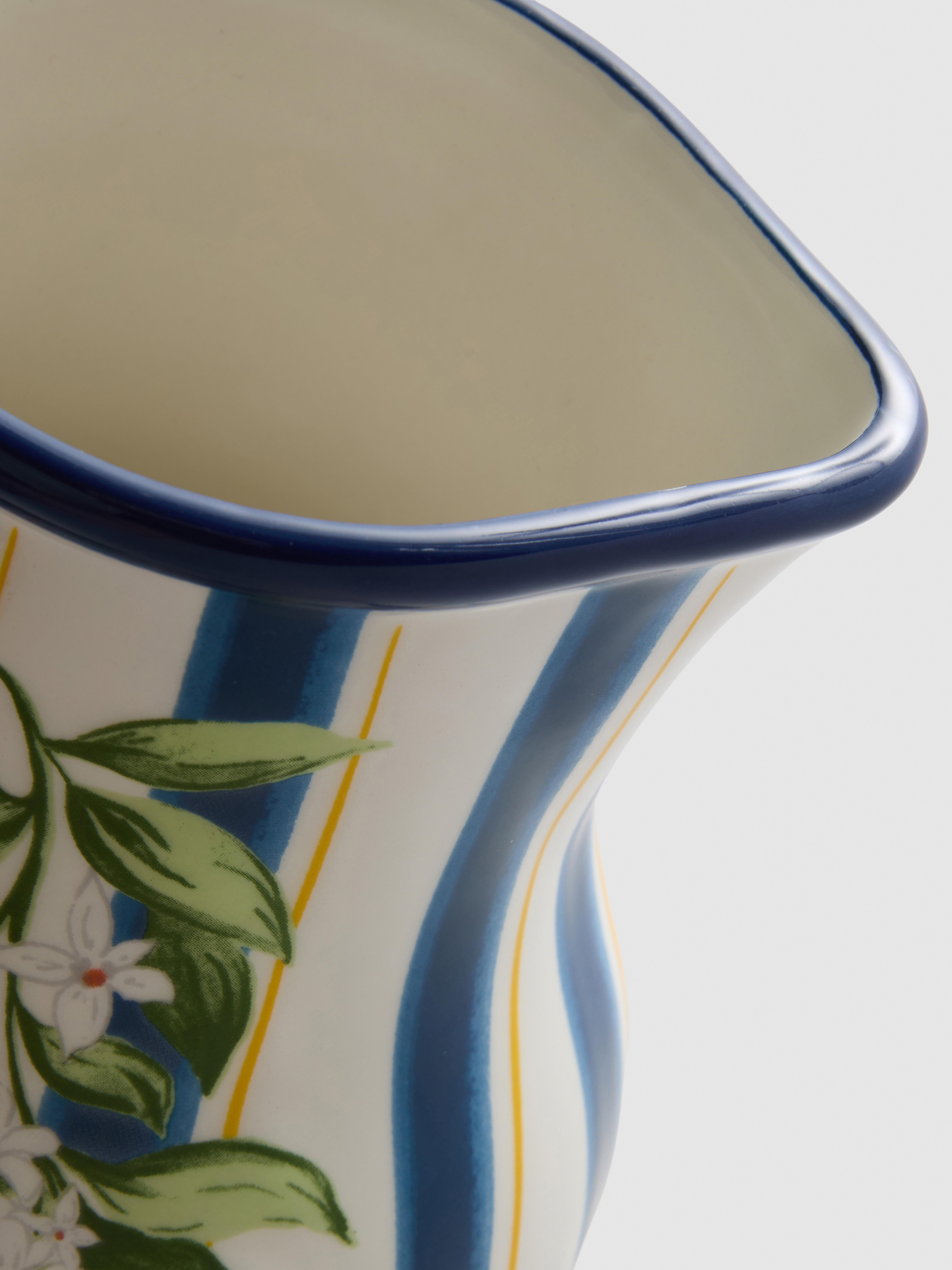 Gestreepte kan in mediterrane stijl