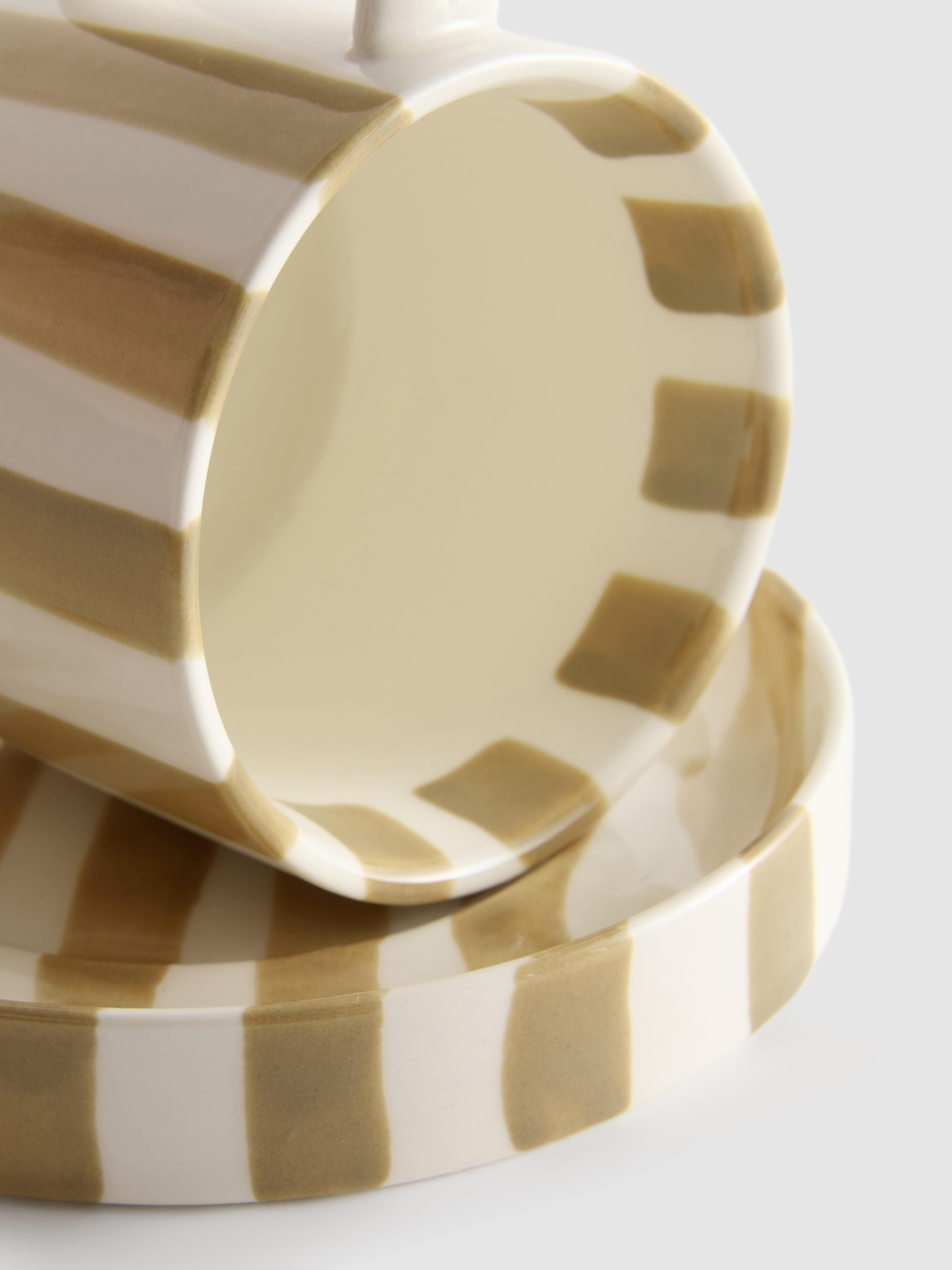 Gestreepte espressokop en -schotel