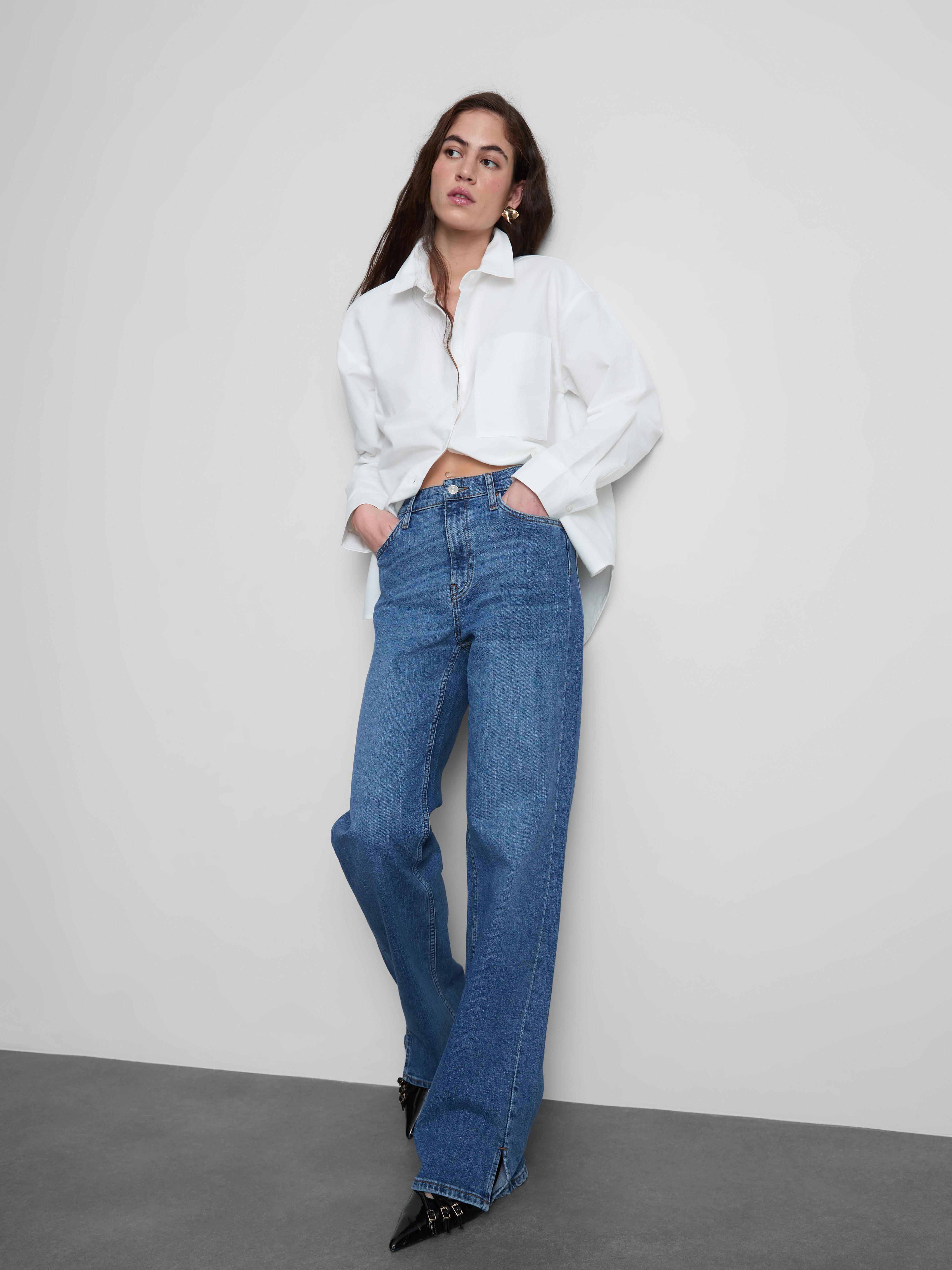 Ausgestellte Jeans mit schräger Naht und mittelhohem Bund