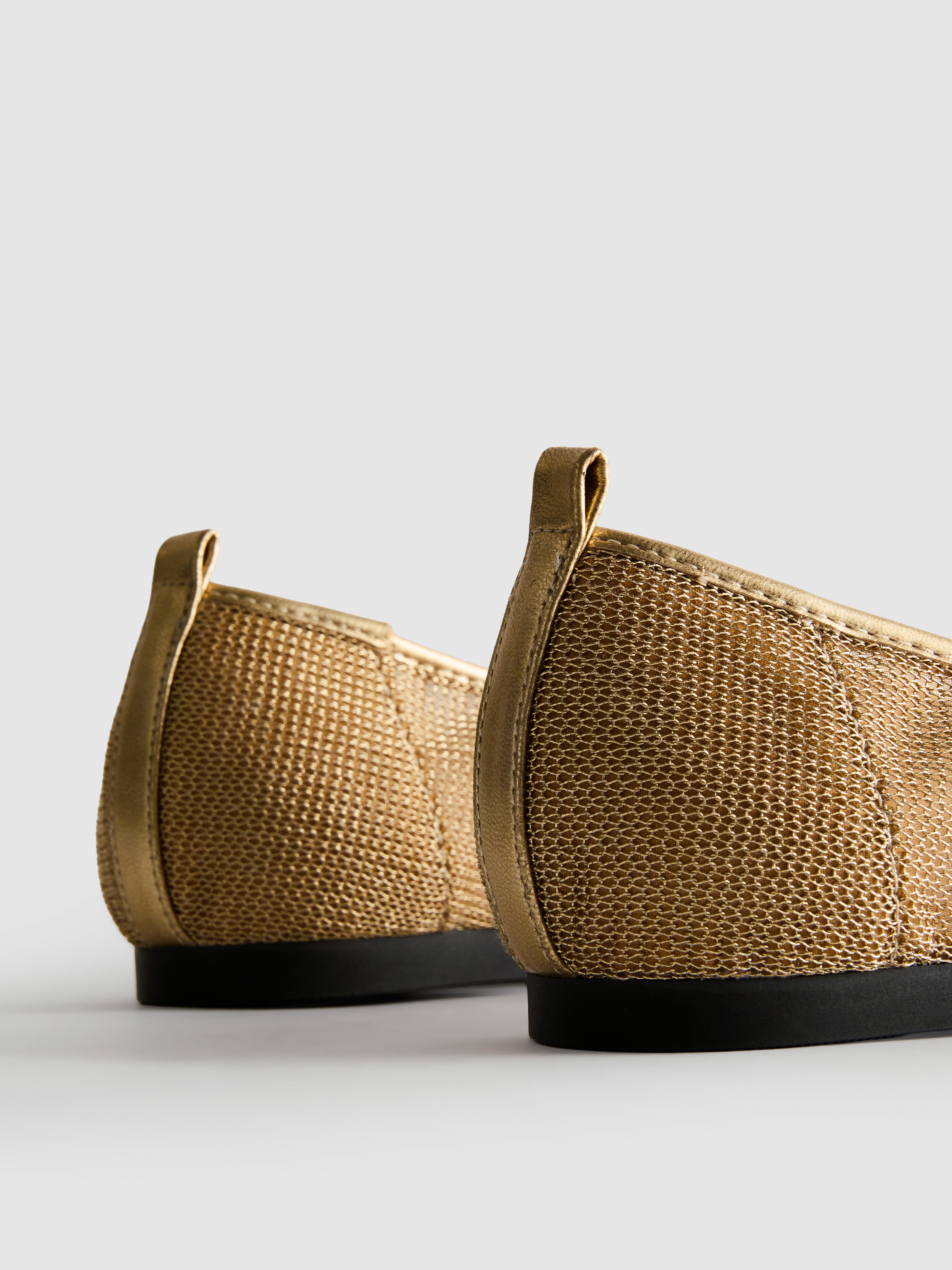 Netzstoff-Ballerinas in Metallic-Optik
