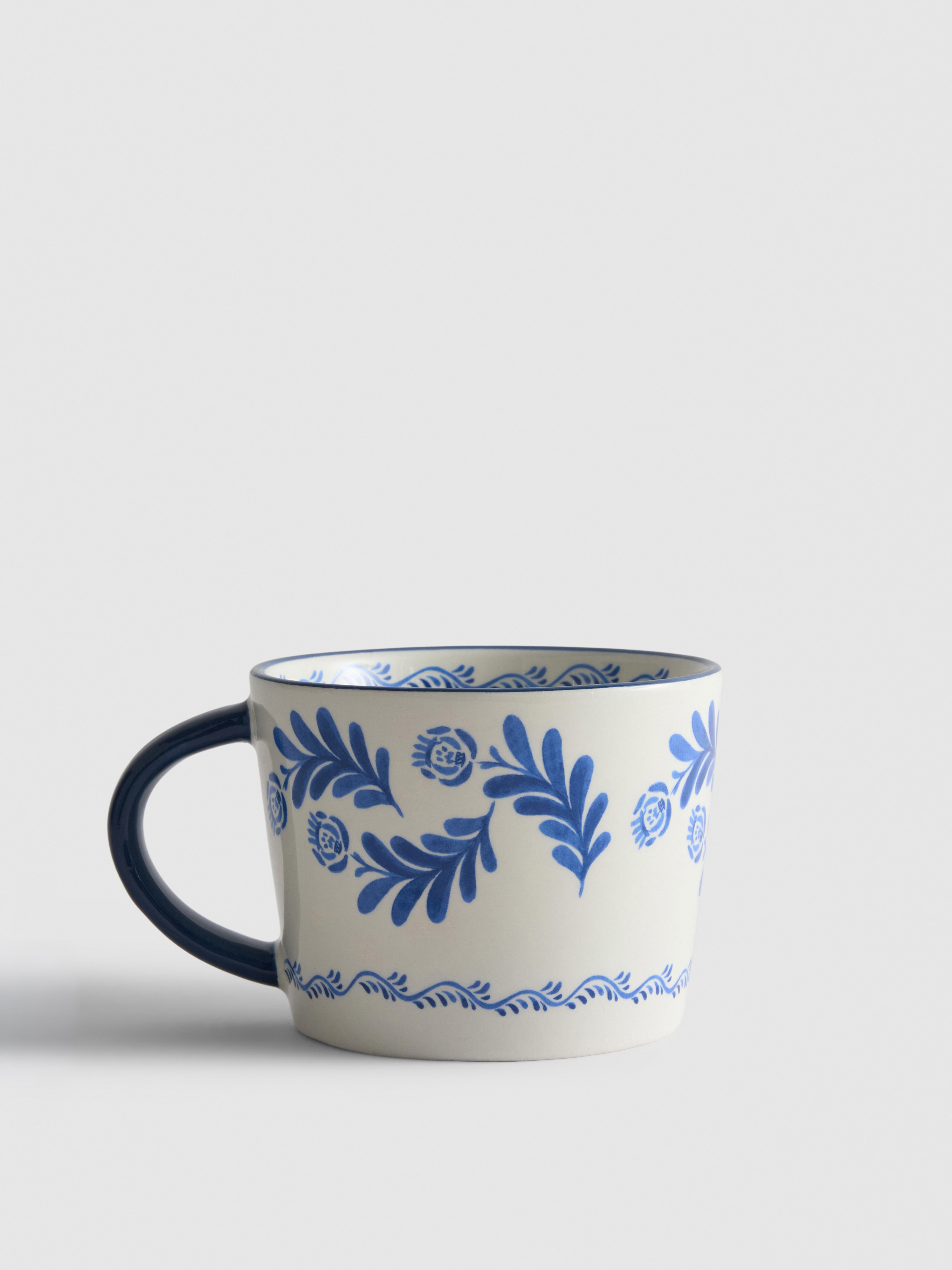 Taza floral mediterránea