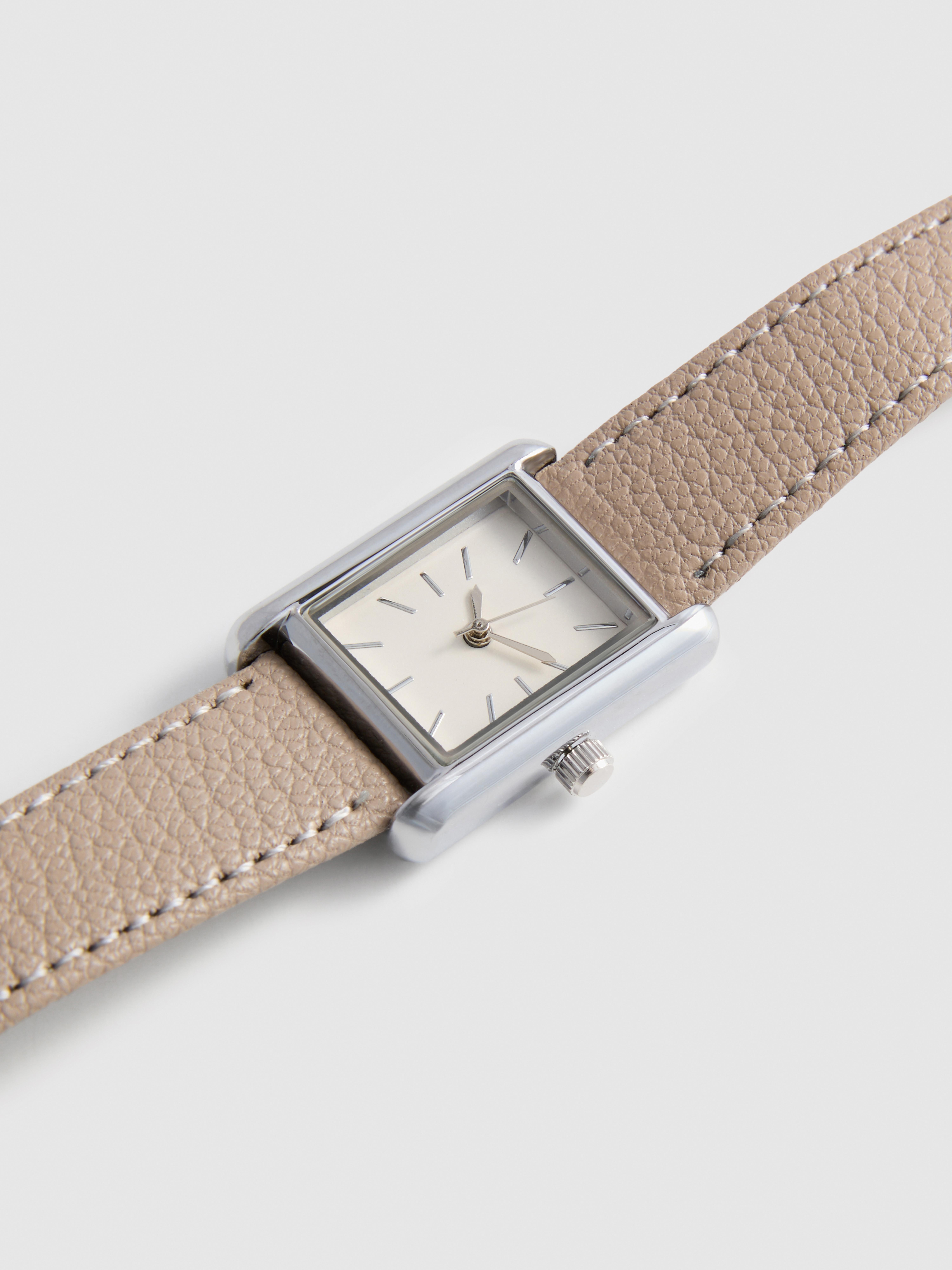 Horloge met imitatieleren bandje