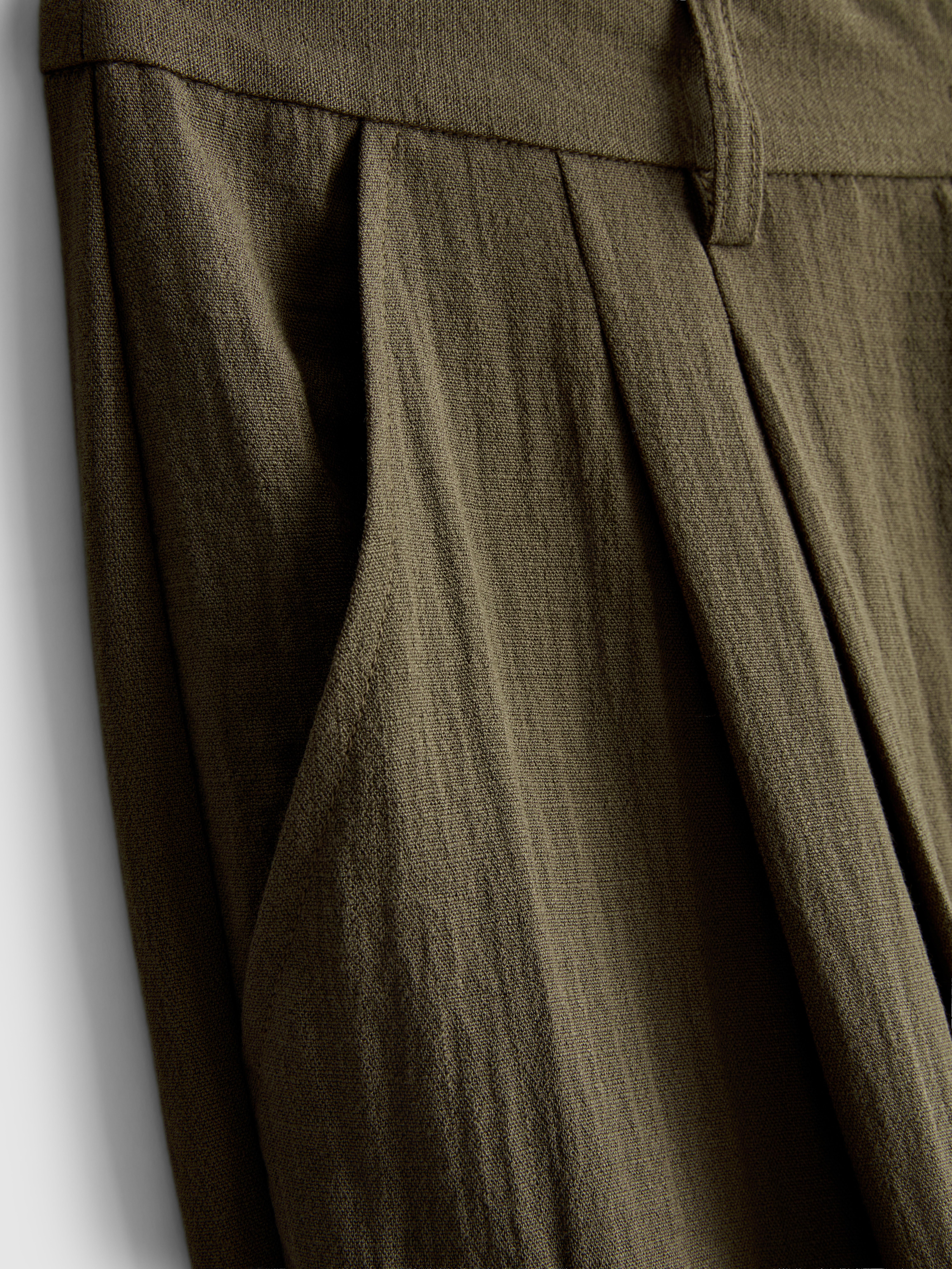 Textured Slouchy Mid-Rise Pants