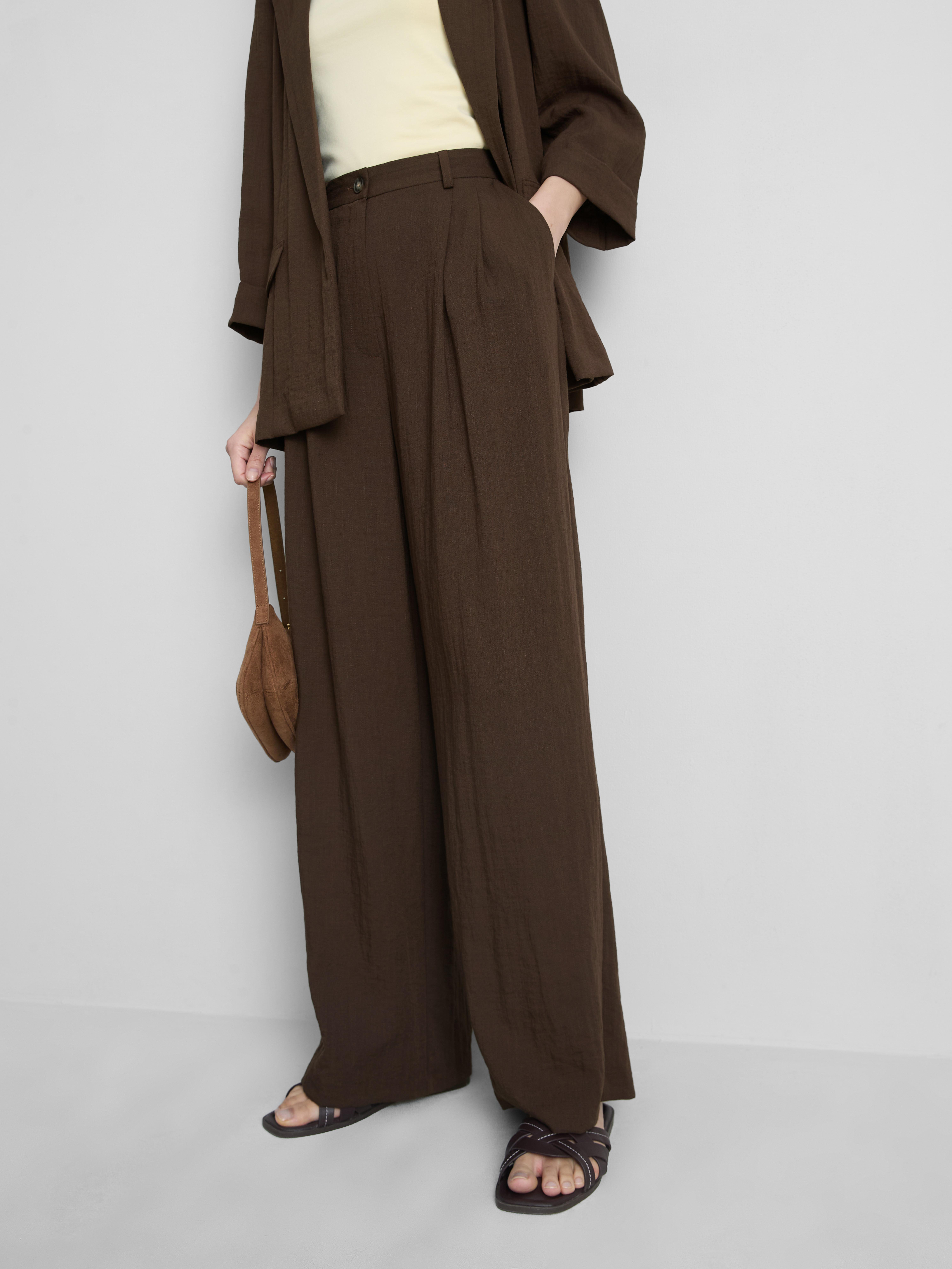 Textured Slouchy Mid Rise Trousers