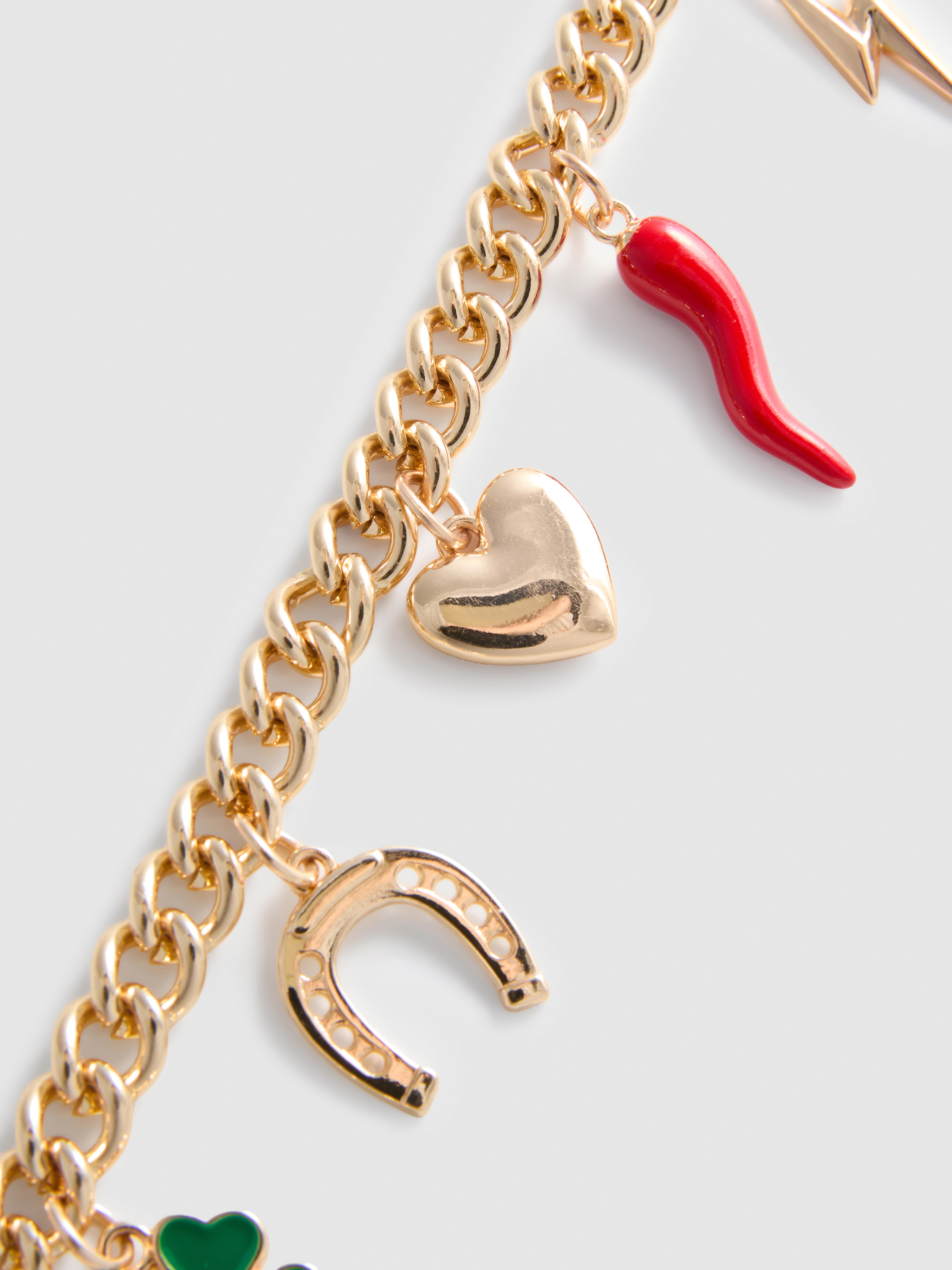 Tasketting met geluksbedeltjes