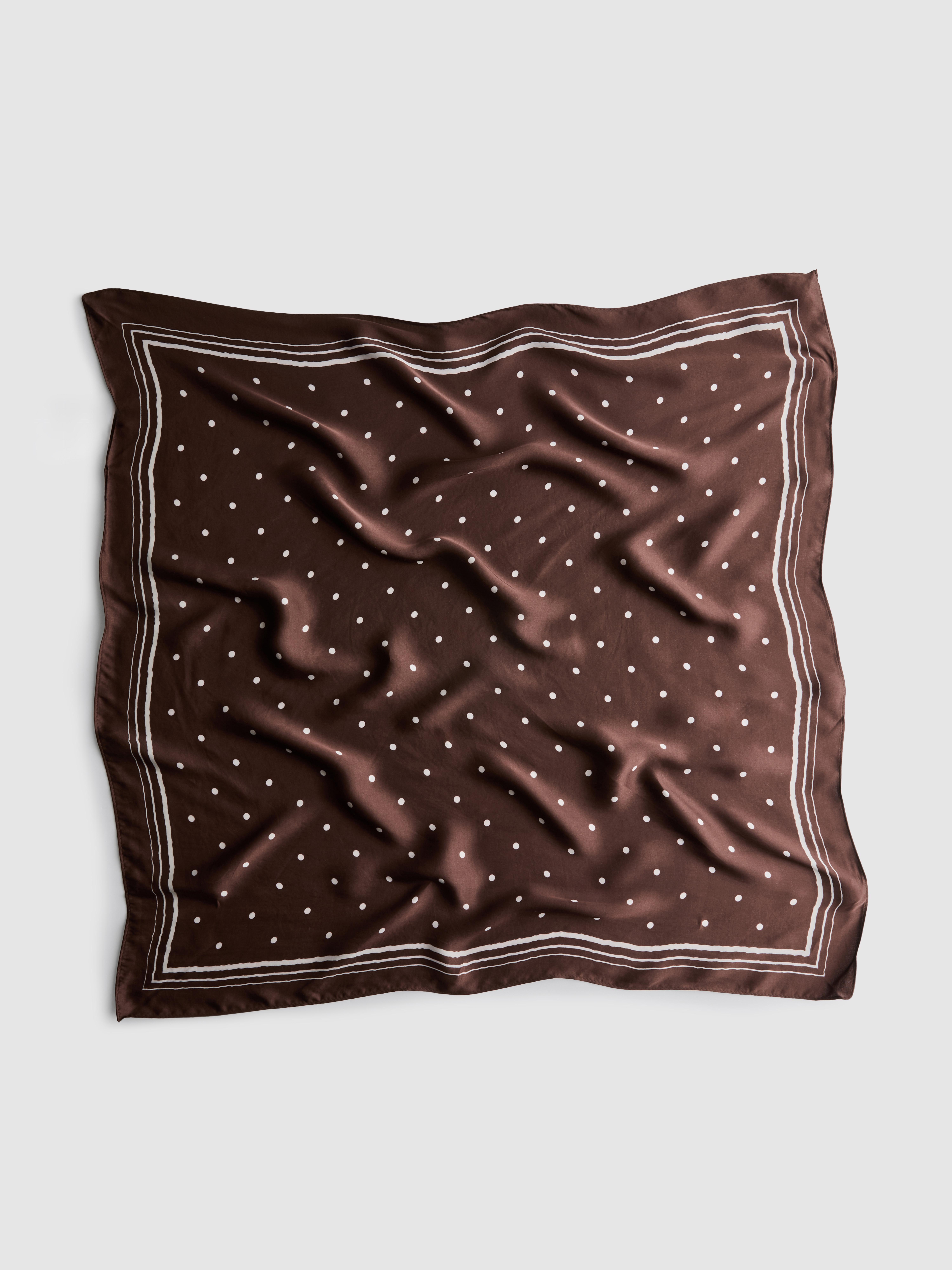 Pañuelo cuadrado de lunares